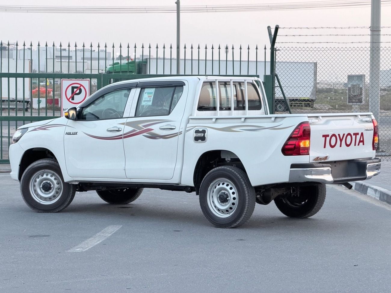 Toyota Hilux DLX TOYOTA HILUX (GUN125) 2.4L Pick-up 4WD 4 Doors