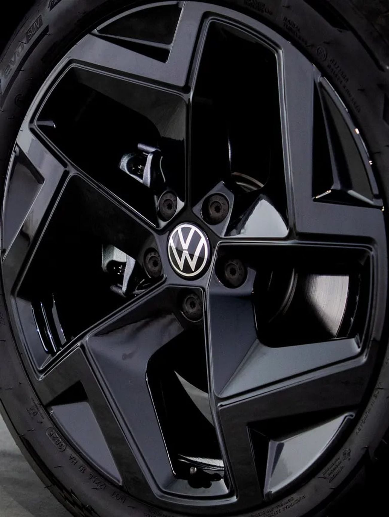 فولكس واجن تيجوان R-LINE VW Warranty and Service Contract• 0% Down Payment Available • GCC