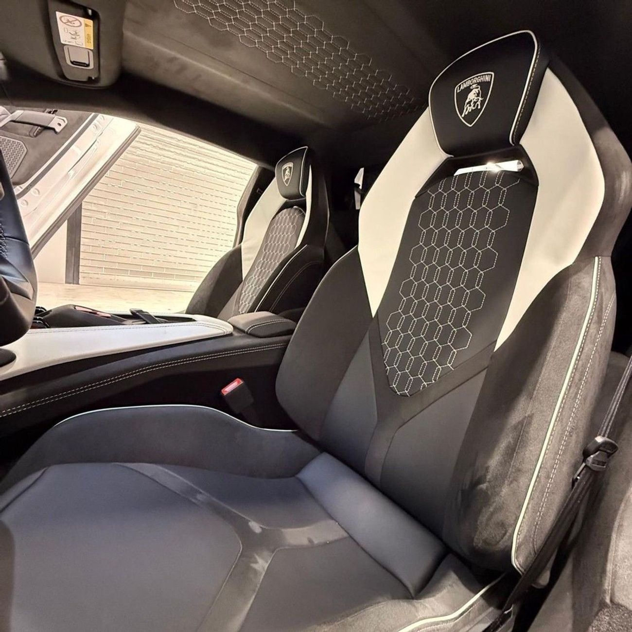 Lamborghini Revuelto STANDARD Lamborghini Revuelto 2025 Japanese specs