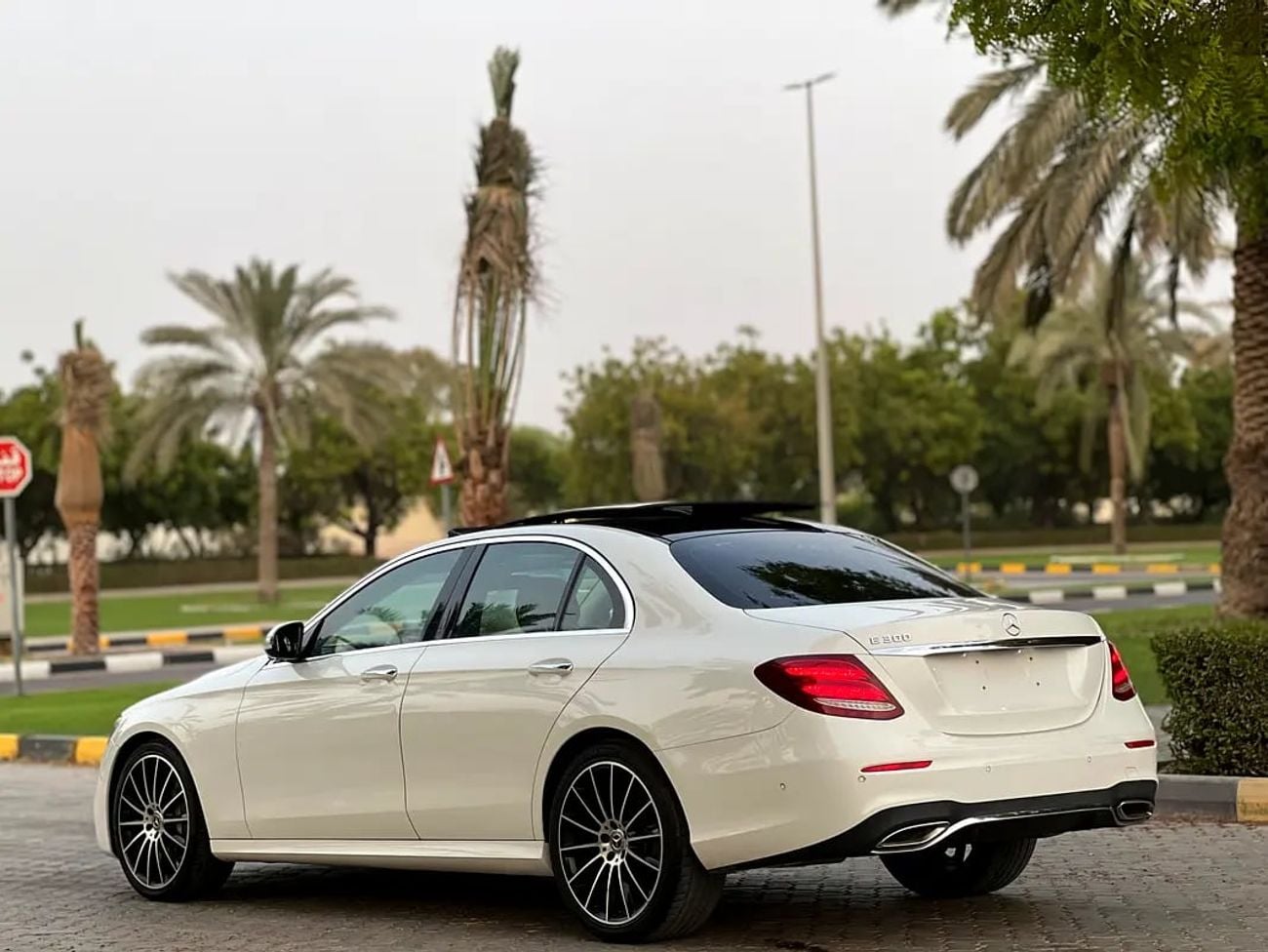 مرسيدس بنز E300 PREMIUM PLUS Mercedes E300. Gcc