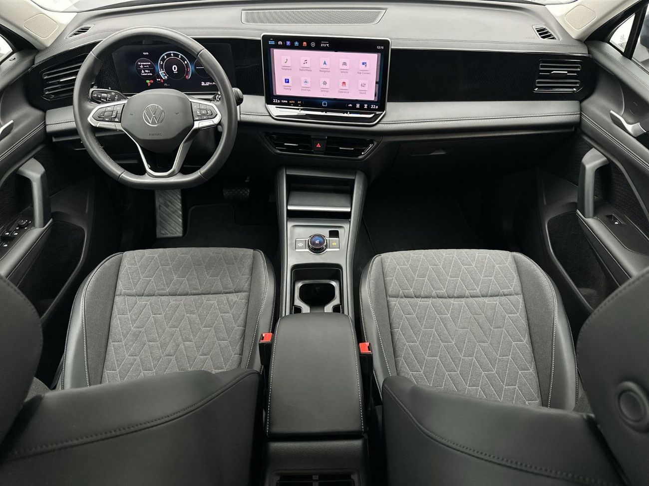 فولكس واجن تيجوان LIFE Tiguan Life 1.4L | Rear Camera | 3-Zone Climatronic | Ambient Lighting | Leather Steering Wheel | Di