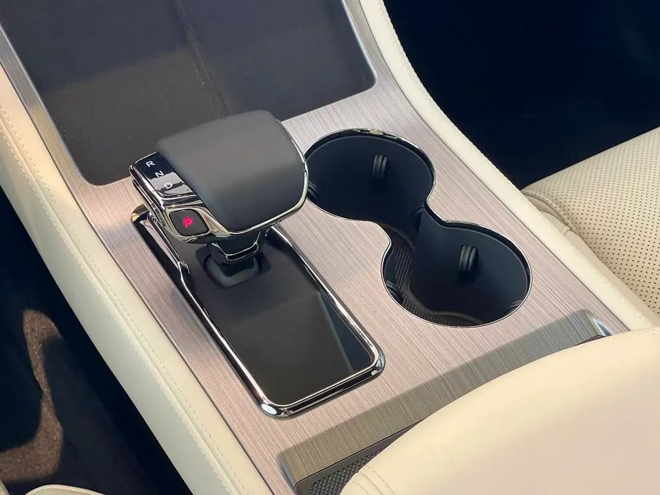 ROX 01 VIP / 6 SEATS / / KM / LONG RANGE / WARRANTY AND SERVICE CONTRACT 5 YEARS EVS