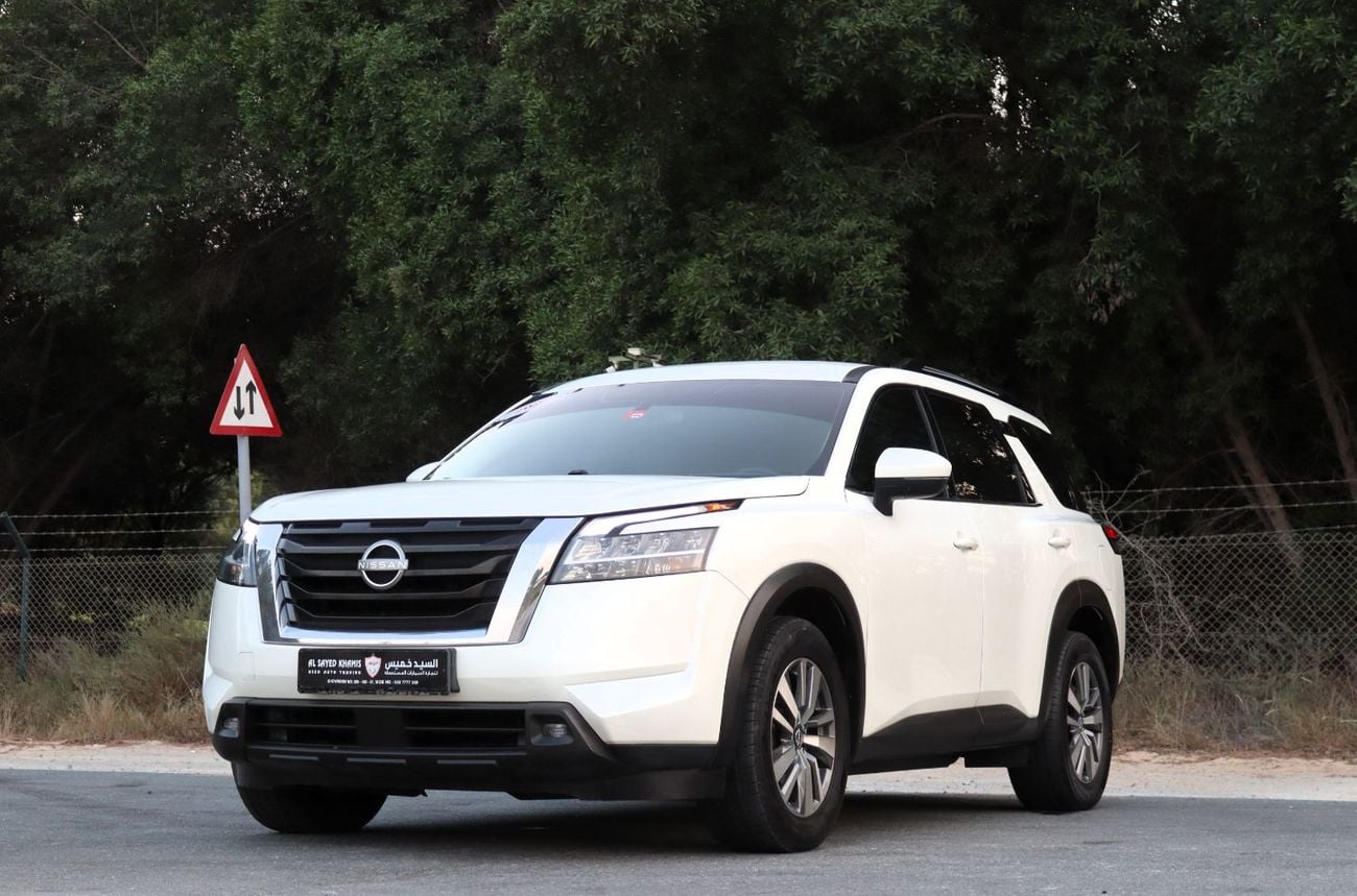 Nissan Pathfinder SV ACCIDENTS FREE - GCC - 3500 CC - 8 STR - 4WD - PERFECT CONDITION INSIDE OUT