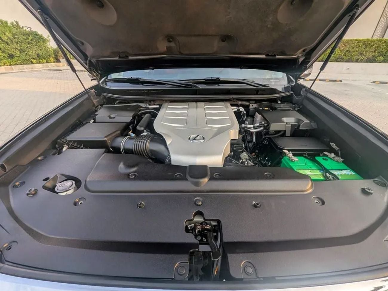 لكزس GX 460 بلاتينيوم سيارة موديل 2019 بمحرك V8 سعة 4.6 لتر، بمواصفات خليجية، بحالة داخلية وخارجية ممتازة.