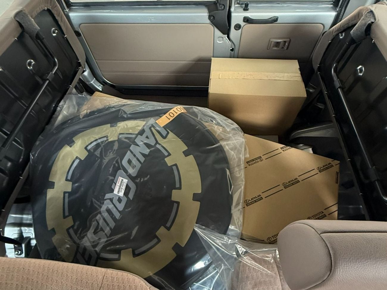 Toyota Land Cruiser 70 GRJ 71 4.0 V6 M/T **EXPORT ONLY**التصدير فقط خارج الخليج***