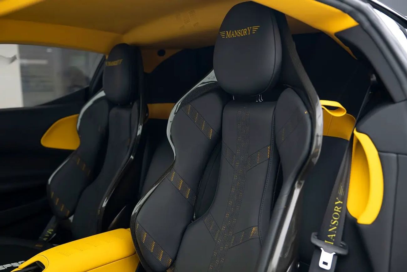 فيراري SF90 ستراديل سترادالي CUSTOM WIDE-BODY KIT | SERVICE CONTRACT | GCC SPECS | 6,715 KM