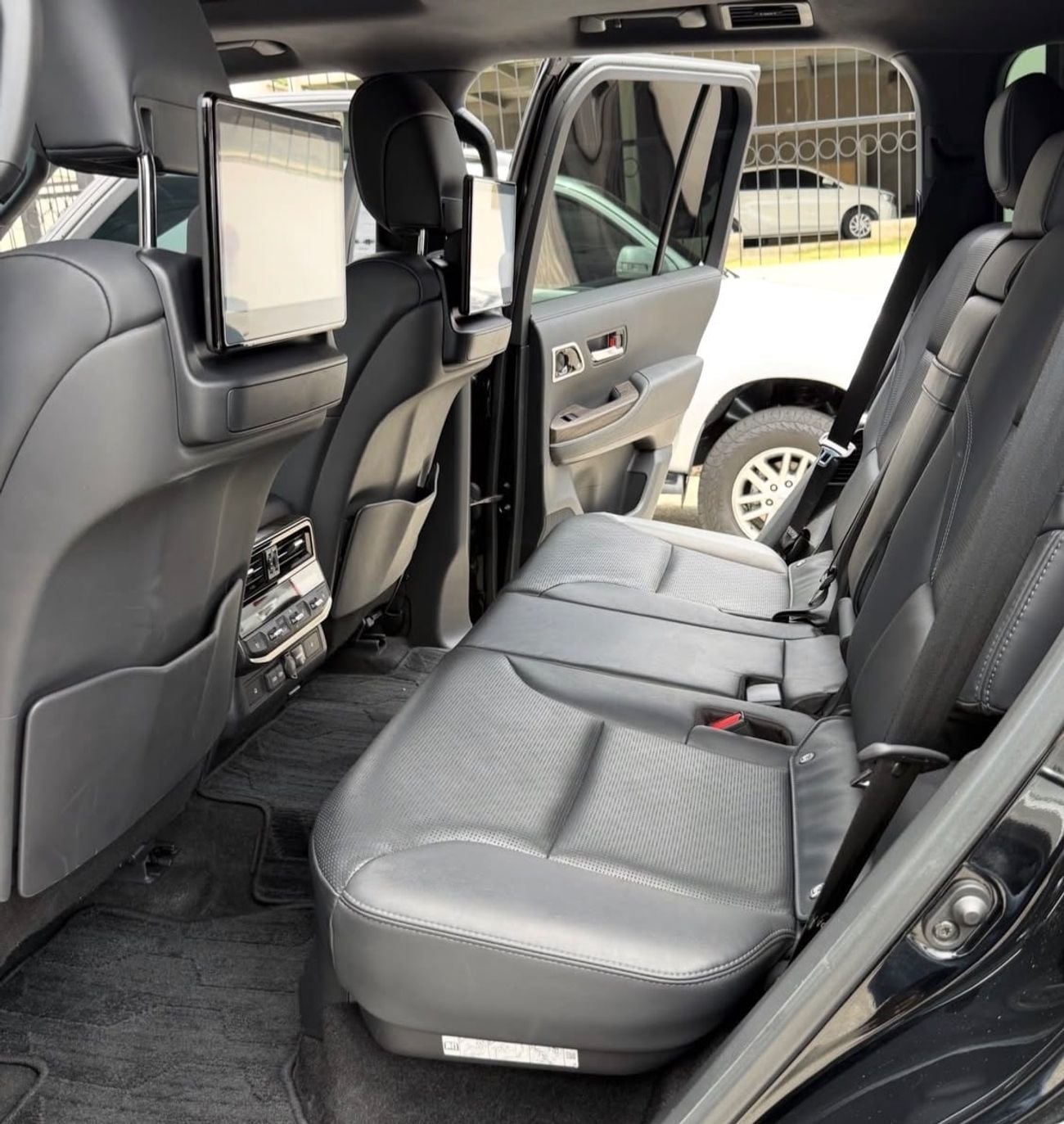 Toyota Land Cruiser VXR 4.0 L Full option