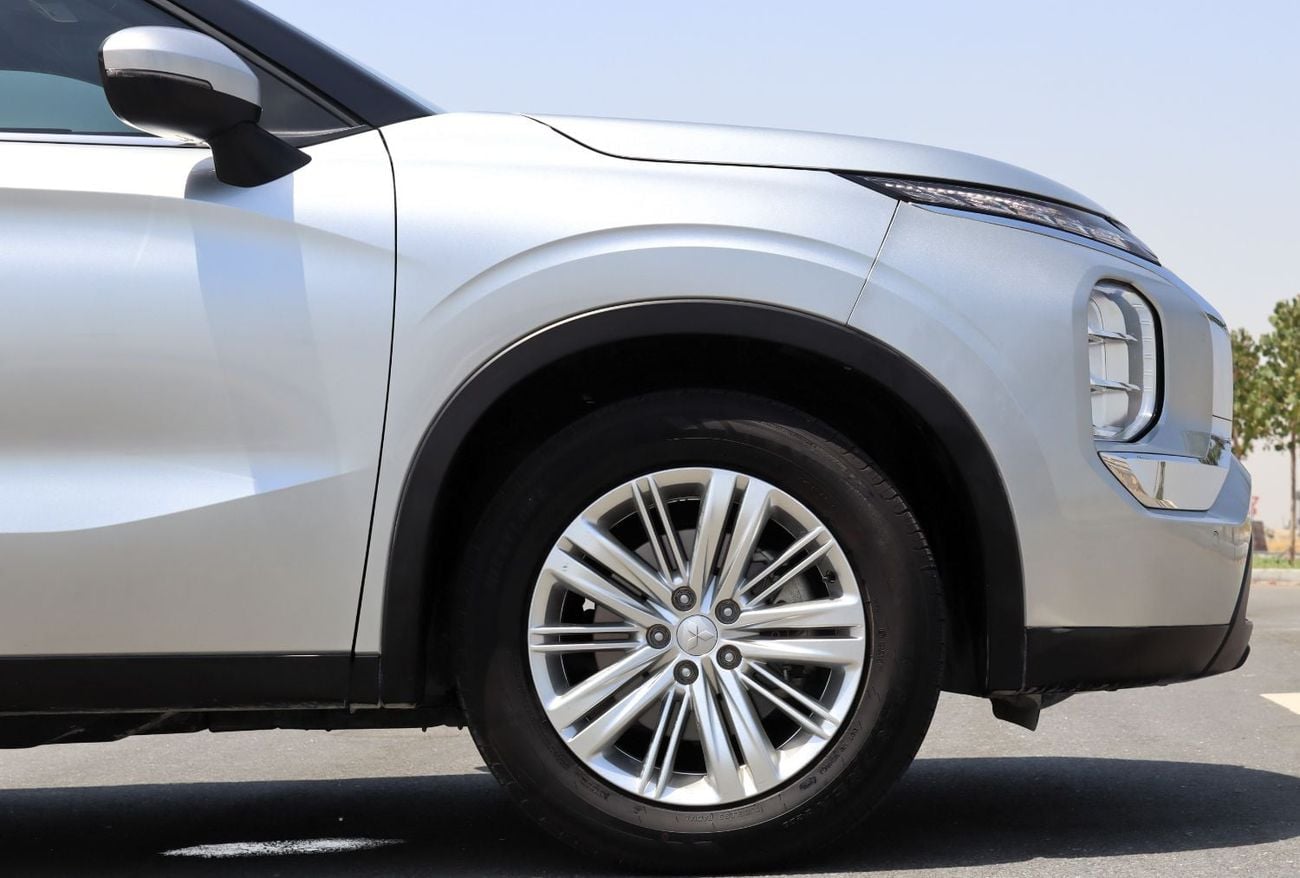 Mitsubishi Outlander GLX MIDLINE ACCIDENTS FREE - GCC - M LINE - ORIGINAL PAINT - PERFECT CONDITION INSIDE OUT