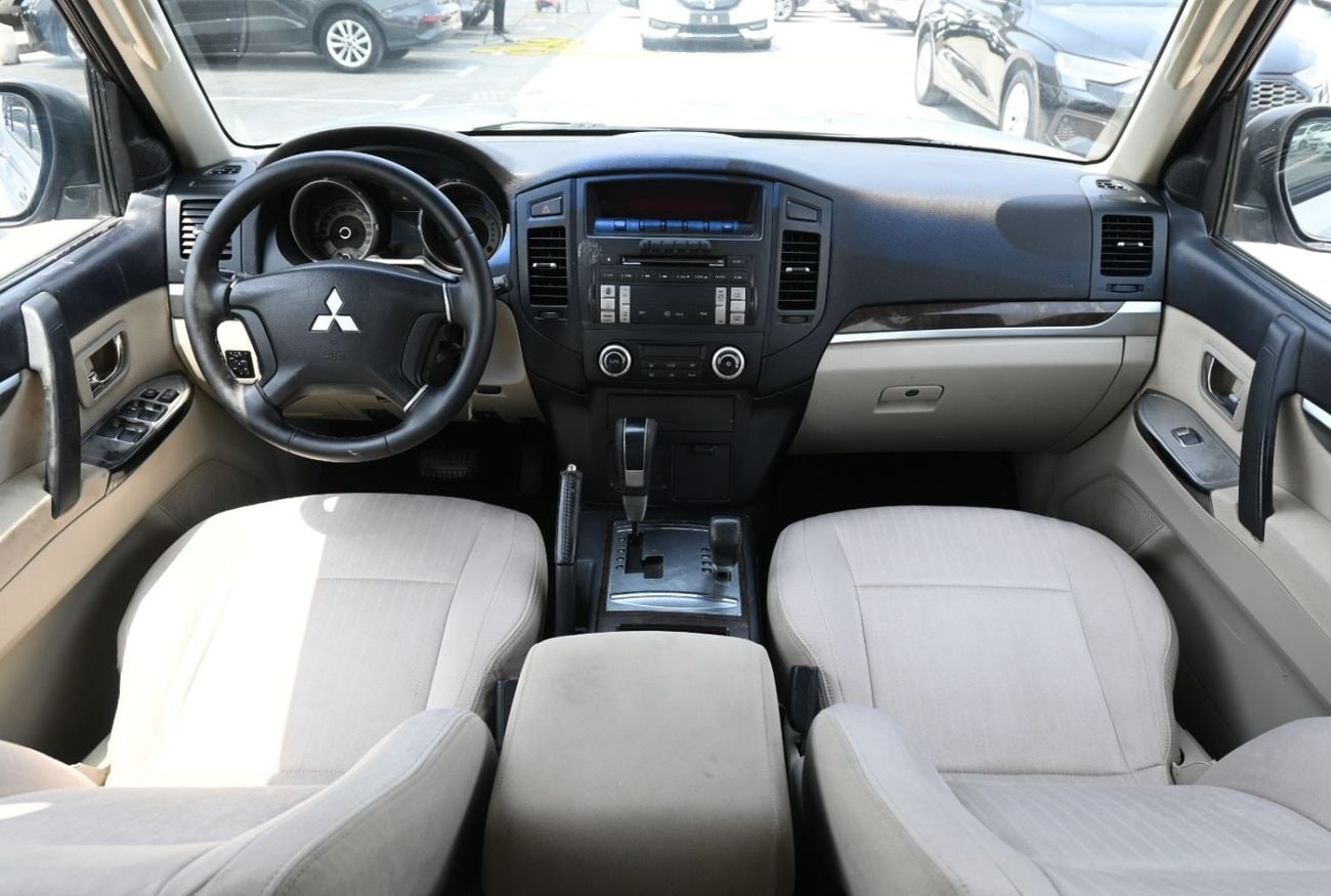 ميتسوبيشي باجيرو GLS MIDDLINE 5 -DOOR -3.5 - نظام الدفع الرباعى - SUV بترول - أوتوماتك - 3.5-6 V
