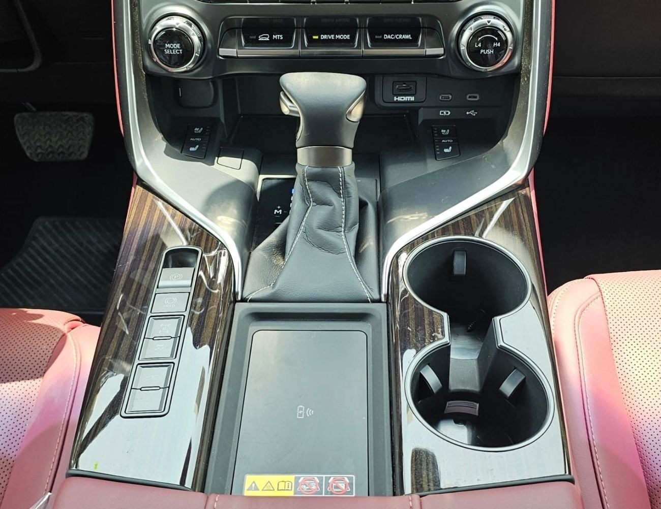 Lexus LX600 SIGNATURE || 3.5L V6 PETROL / RADAR / REAR ENTERTAINMENT SCREEN / HEADS UP DISPALY / COOL BOX (CODE