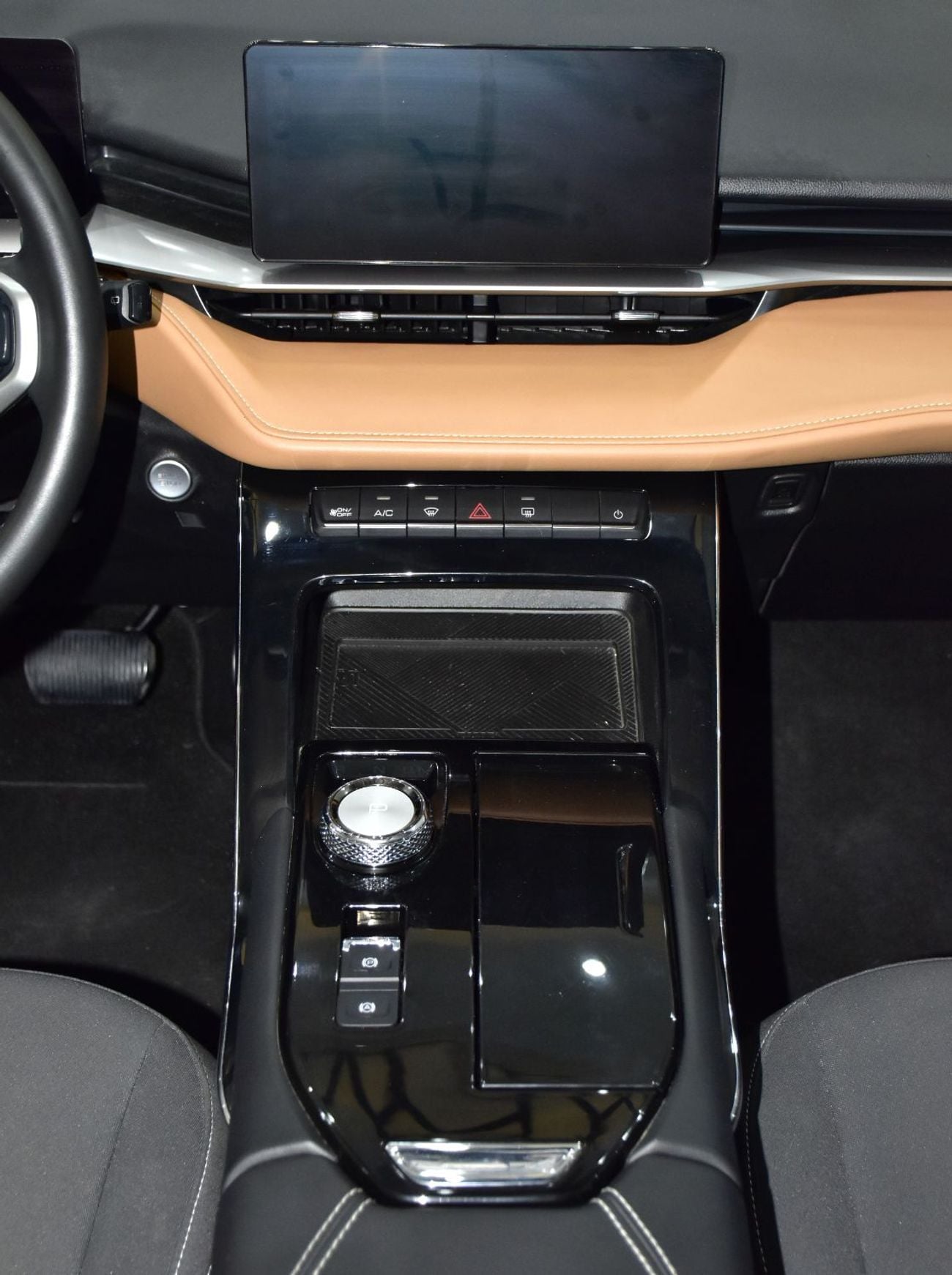 Haval H6 BASIC EXCELLENT DEAL for our Haval H6 2.0 GDiT ( 2023 Model ) in Grey Color GCC Specs