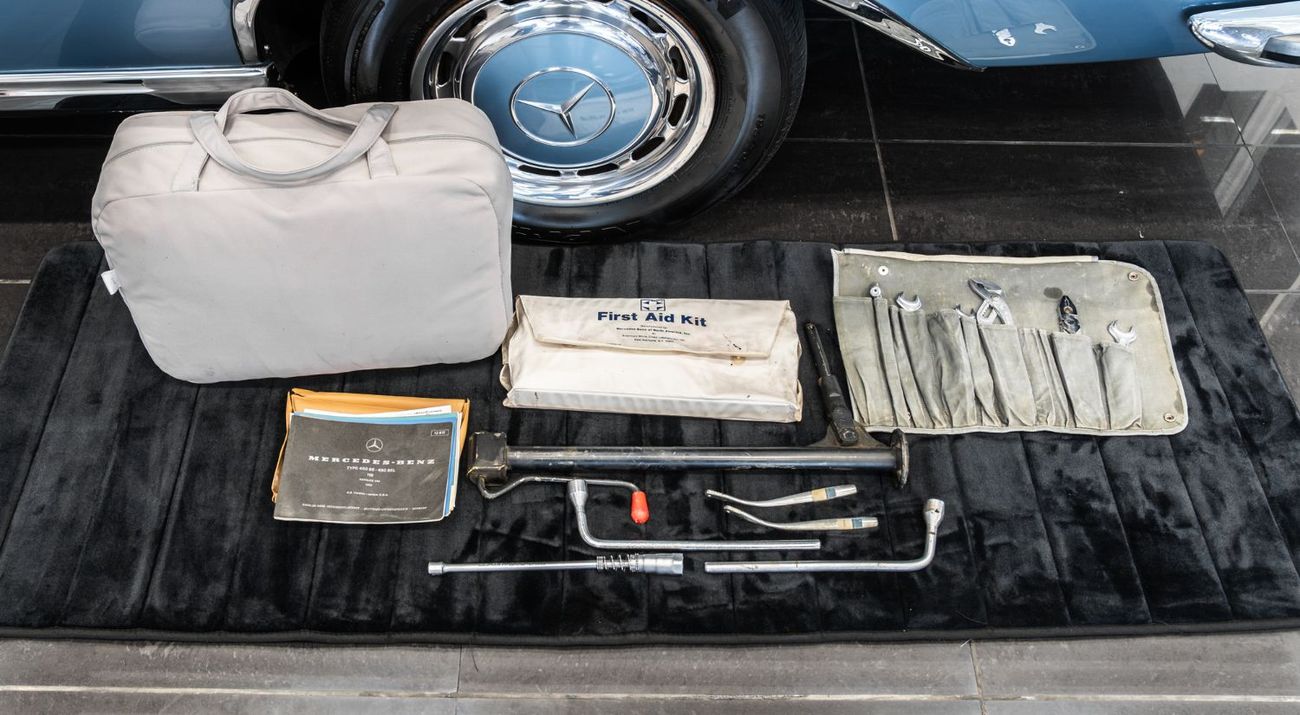 Mercedes Benz 280SE