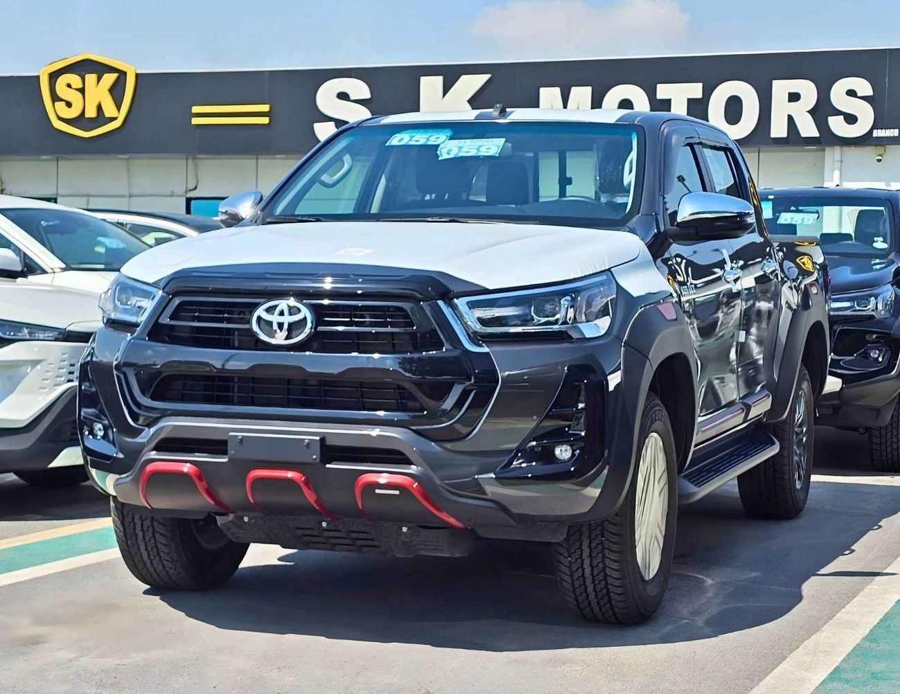 Toyota Hilux SR5 TRD || 4.0L PETROL V6 4WD | WOOD INTERIOR W VISOR | BLIND SPOT | DIFFLOCK | DVD+CAMERA | READY S
