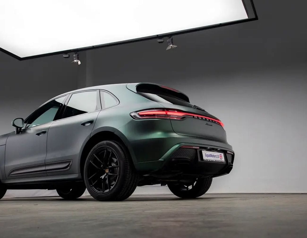 Porsche Macan STANDARD AWD 2.0L • Full Service History • GCC Spec