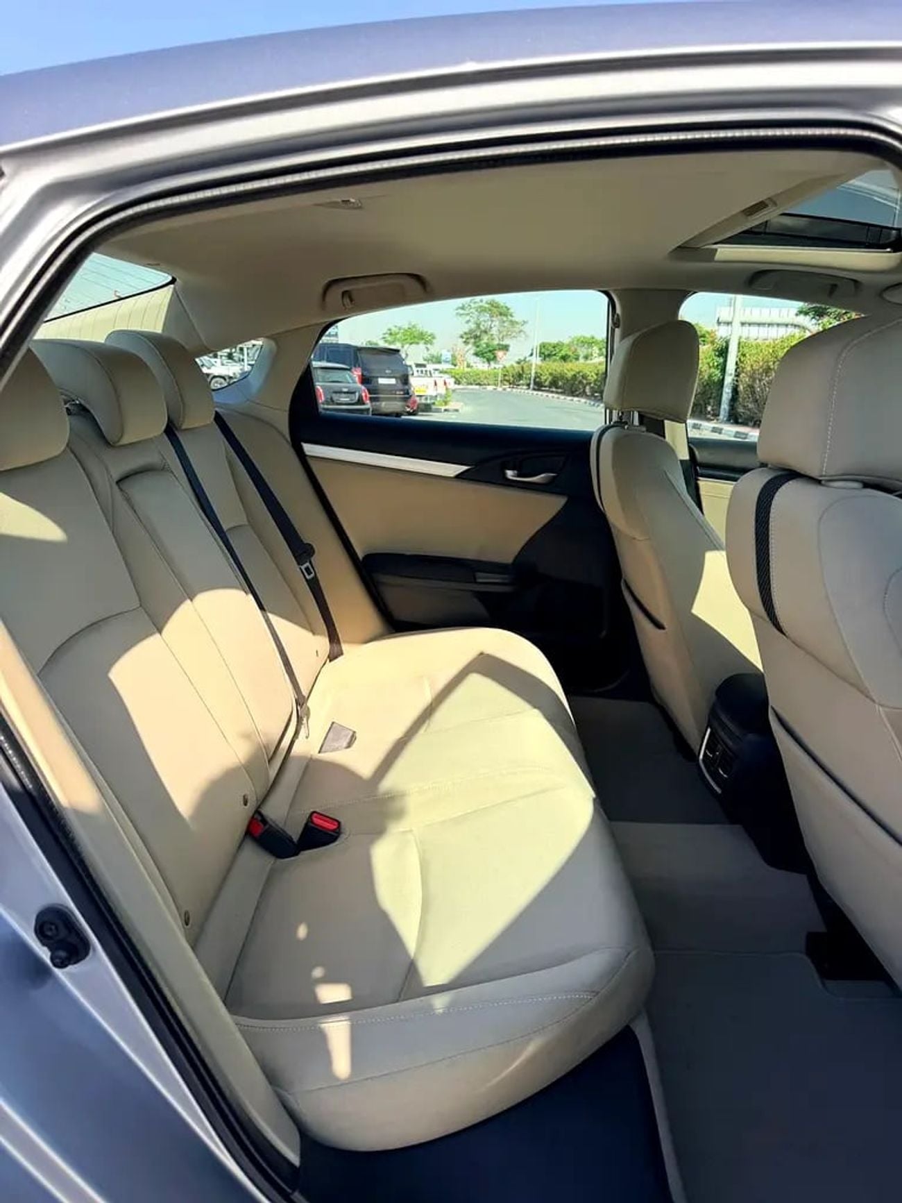 Honda Civic 1.8 i-VTEC GCC Specs single owner full service history from al Futtaim automobiles