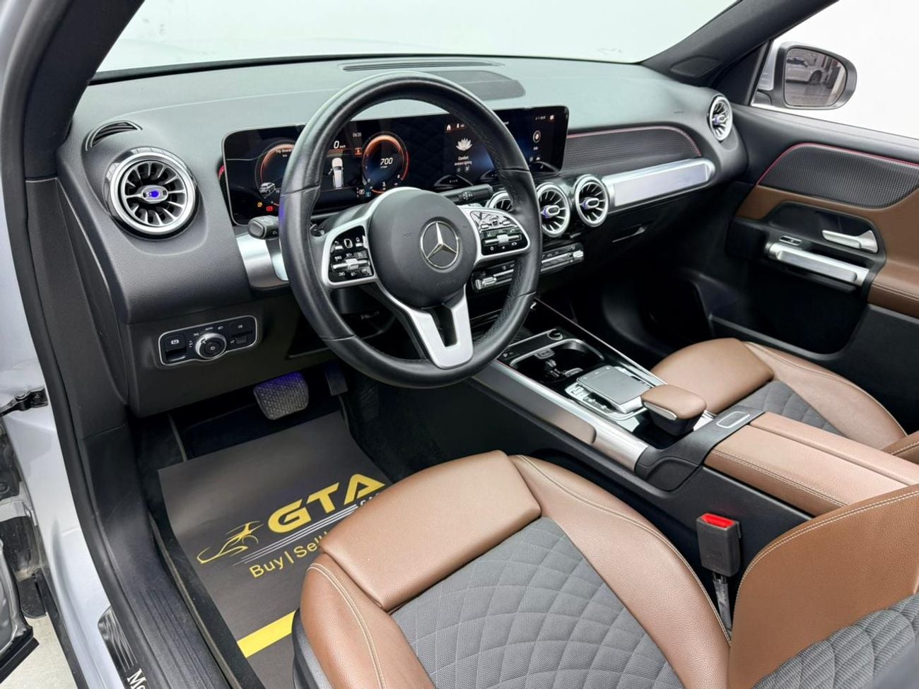 مرسيدس بنز GLB 250 4MATIC 2020 Mercedes Benz GLB250 4Matic, Warranty, Full Service History, Excellent Condition, GCC