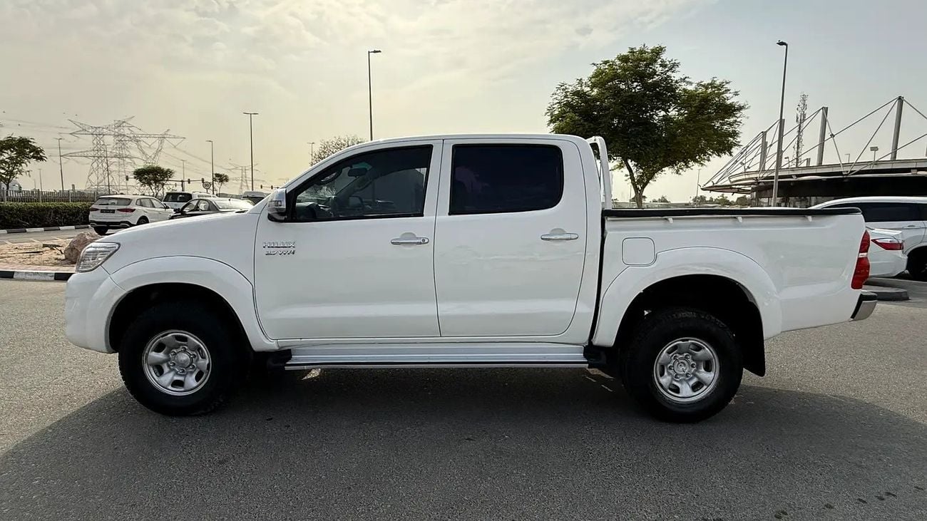 Toyota Hilux DLS 2.7L 4x4 Double Cab DLS | GCC Specs