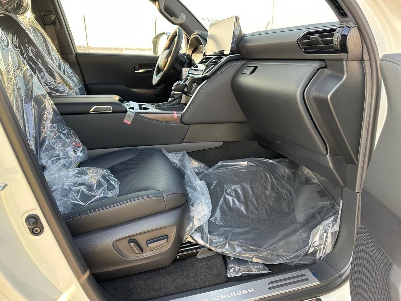Toyota Land Cruiser VX 3.5 PETROL 26/26