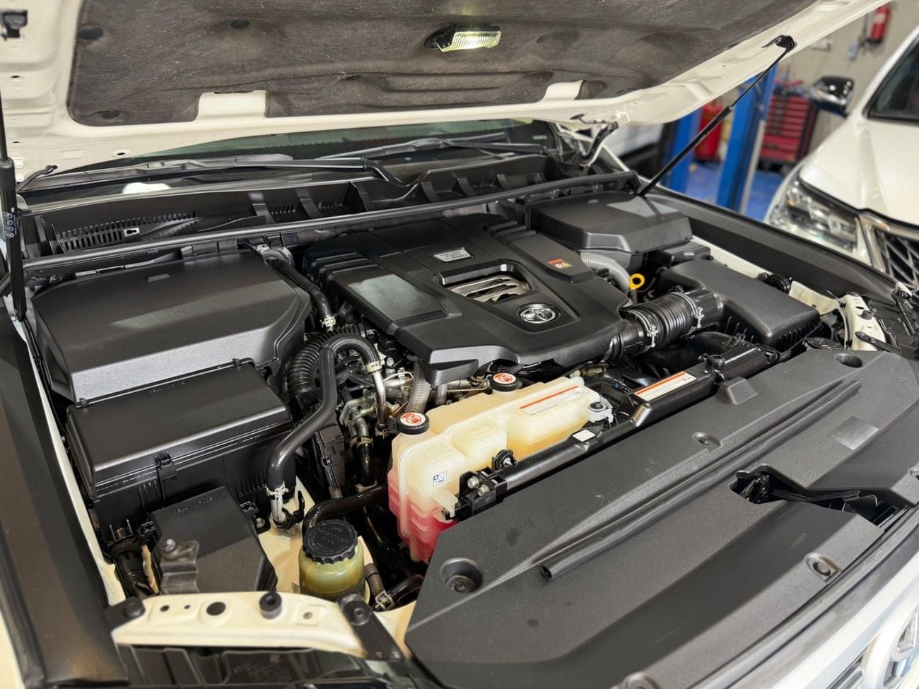 Toyota Land Cruiser VXR
