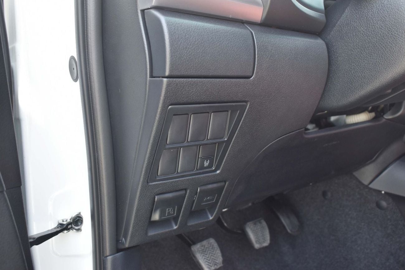 Toyota Hilux SGLX 2025 MODEL:TOYOTA-HILUX 4X4 2.7 MT DC DISPLAY AUDIO AUTO & RR AC, W/O BEDLINER MATERIAL CODE: