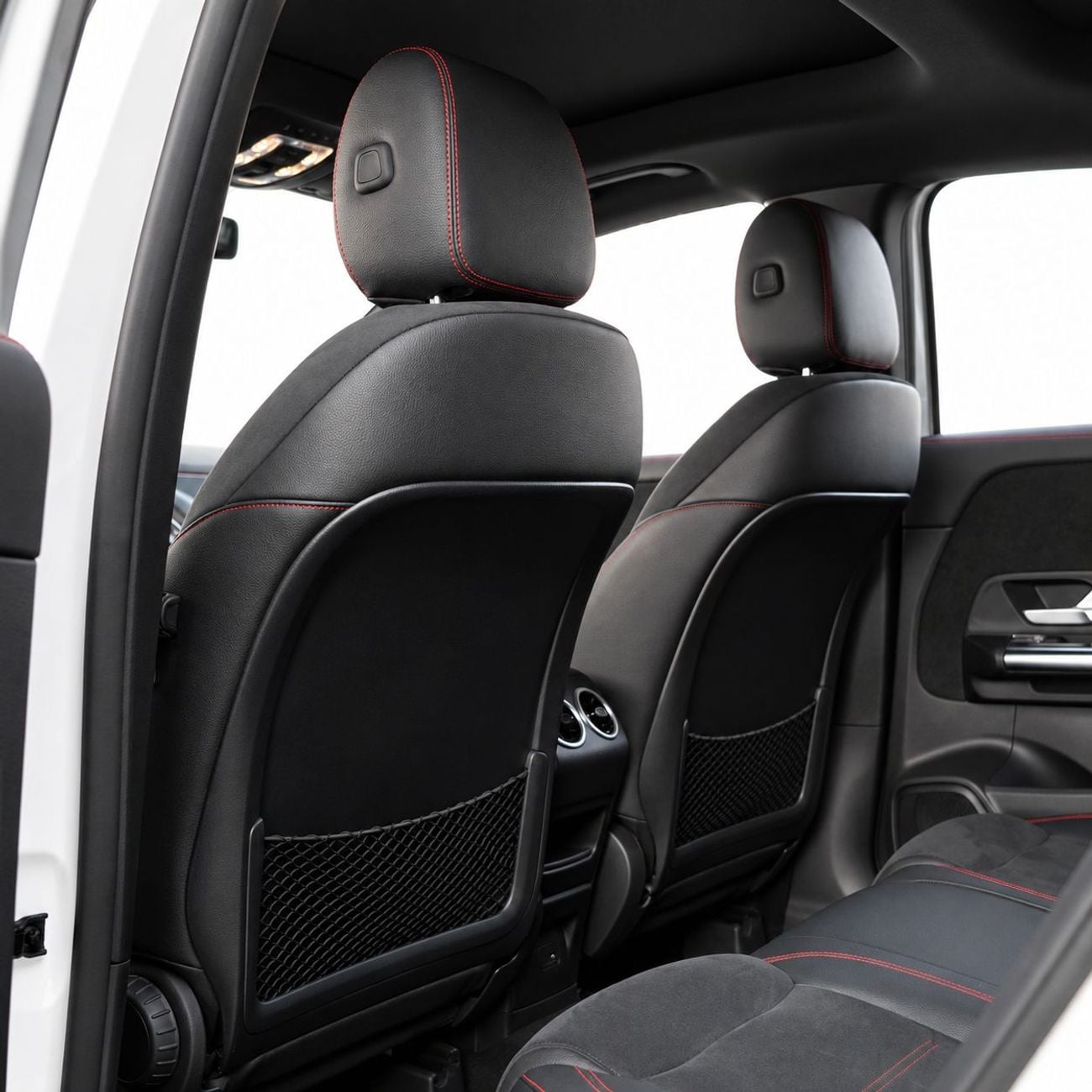 مرسيدس بنز GLA 200 AMG PREMIUM 2,394 درهم إماراتي شهرياً • بدون دفعة أولى • مرسيدس بنز GLA 200 بريميوم • ضمان وعقد صيانة من الوكالة