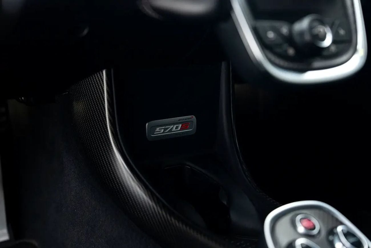 مكلارين 570S ستاندارد GCC SPECS | VISIBLE CARBON FIBRE | 31,109 KM