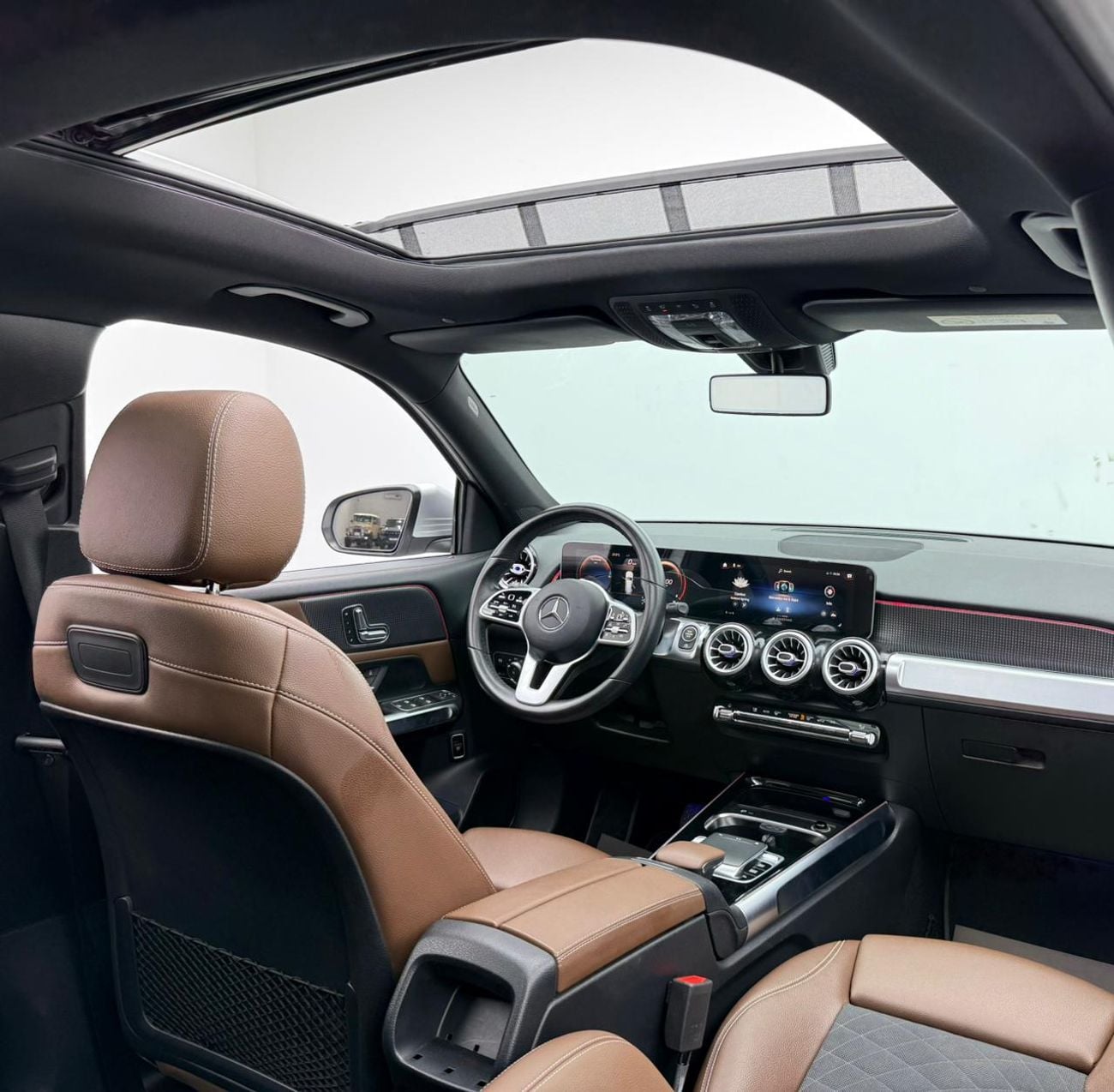 مرسيدس بنز GLB 250 4MATIC 2020 Mercedes Benz GLB250 4Matic, Warranty, Full Service History, Excellent Condition, GCC
