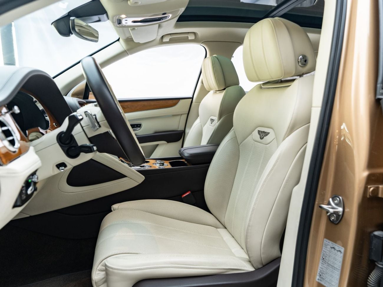 Bentley Bentayga STANDARD BUY NOW, PAY 2027 | THE BLACKLINE STANDARD | 2022 Bentley Bentayga, 4.0TC V8, 4WD, 542bhp, 8 Speed A