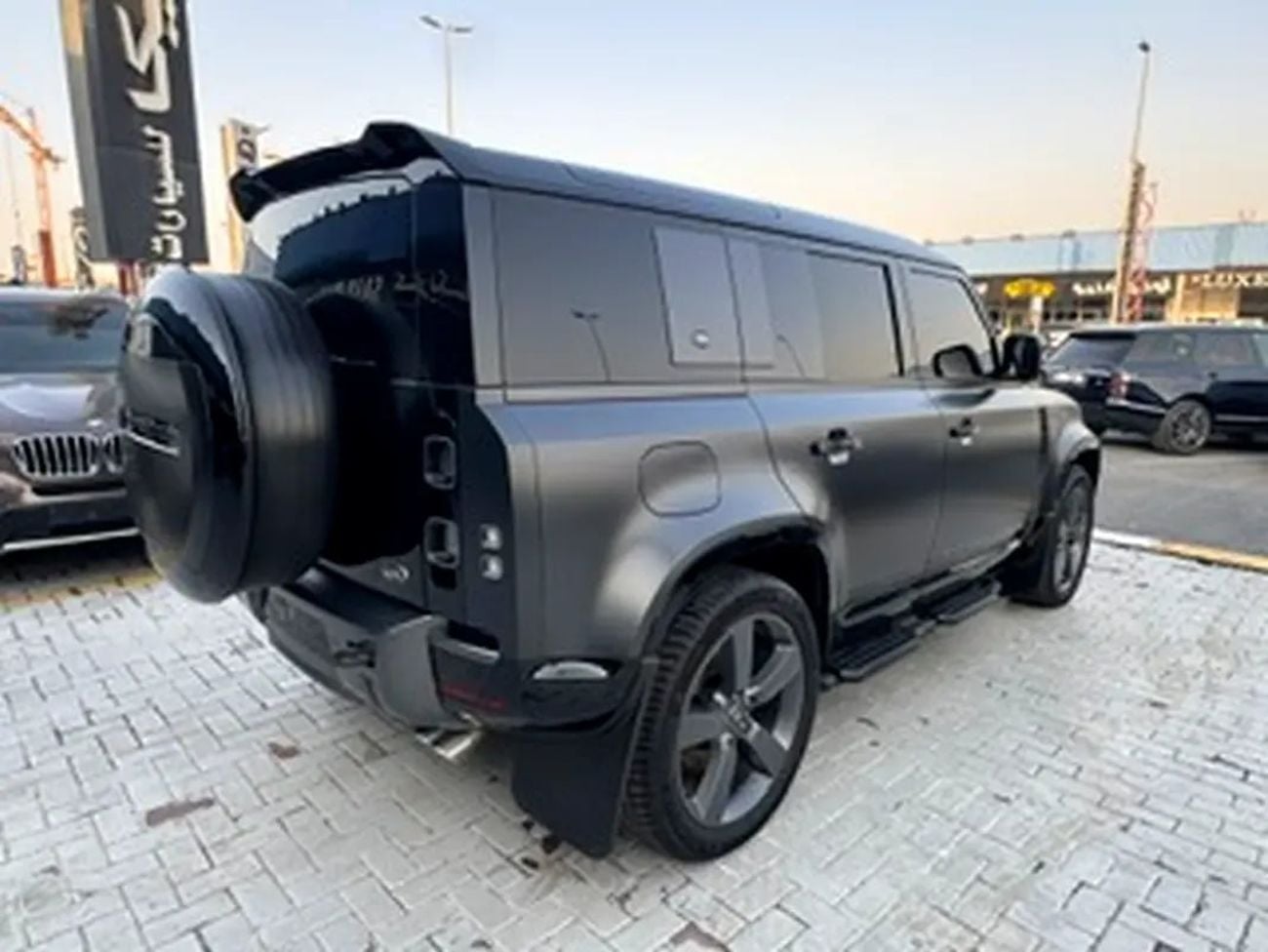 لاند روفر ديفندر 110 V8 Edition P525 European Specs