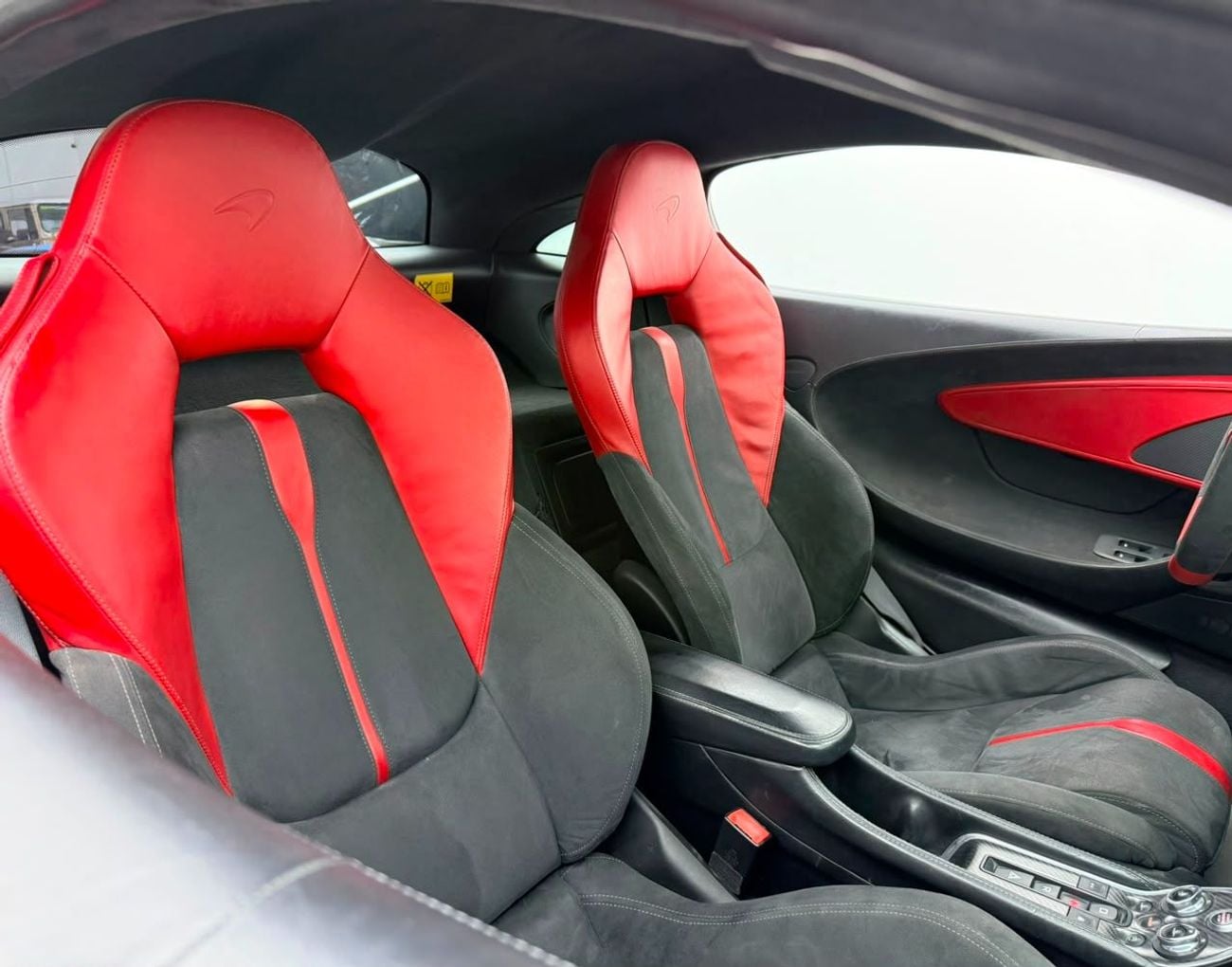 مكلارين 540C STANDARD 2016 McLaren 540C, Service History, Butterfly Doors, Fully Loaded, Excellent Condition, GCC