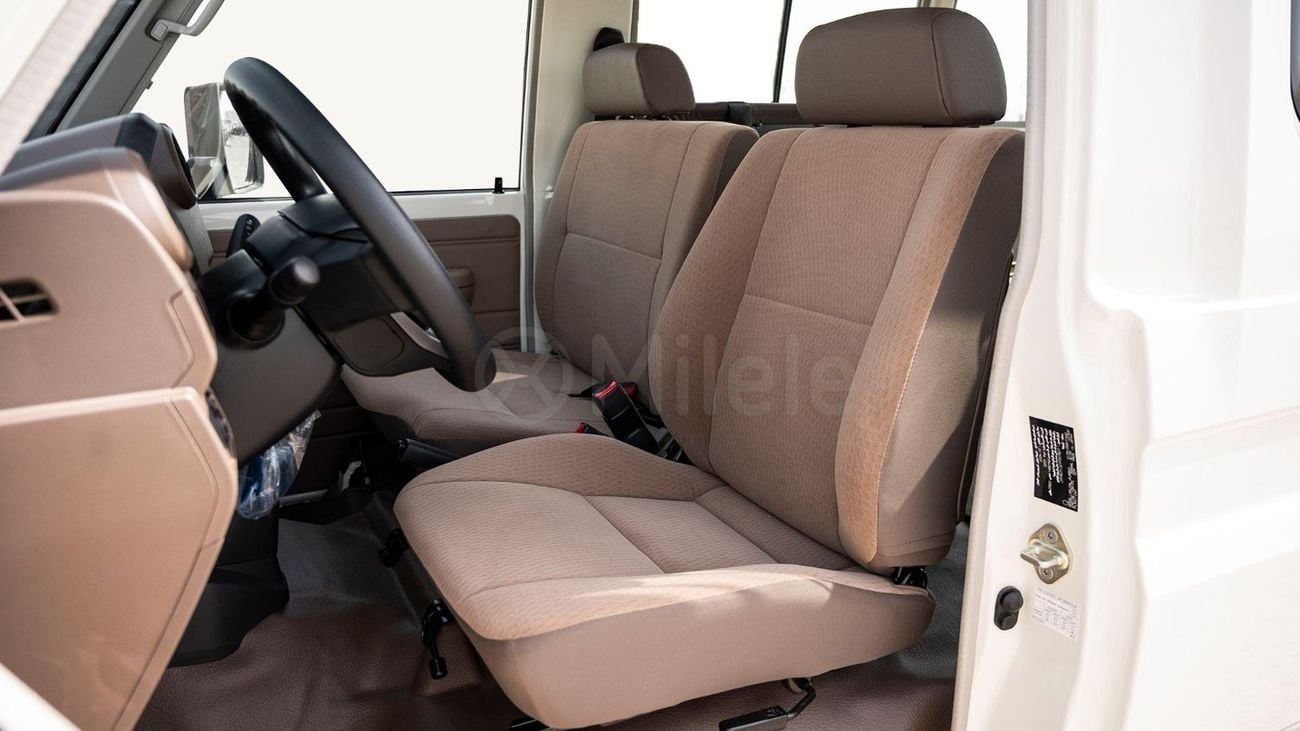 Toyota Land Cruiser Pick Up LC 78 HARDTOP 4.0L MT