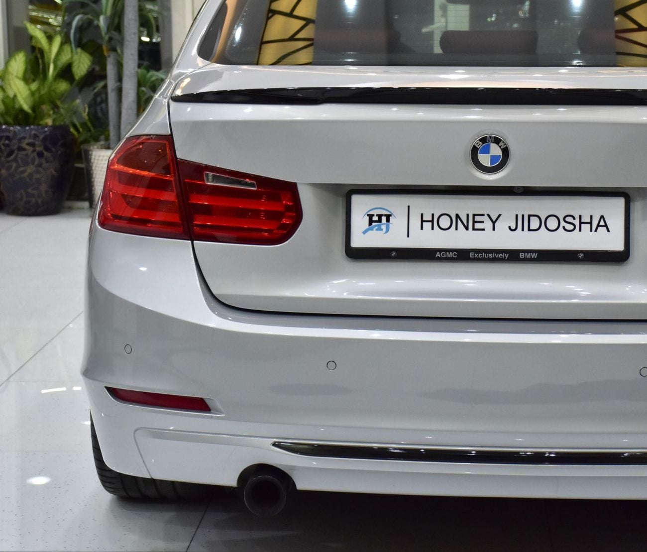 بي أم دبليو 335i عرض ممتاز لسيارة BMW 335i Sport (موديل 2013) باللون الفضي بمواصفات خليجية
