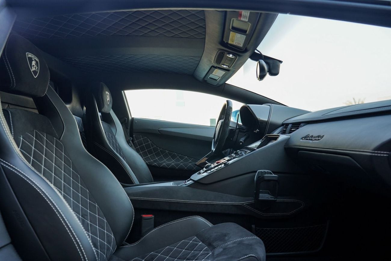 Lamborghini Aventador S Lamborghini Aventador S 2018 Korean Specs (On an appointment basis)