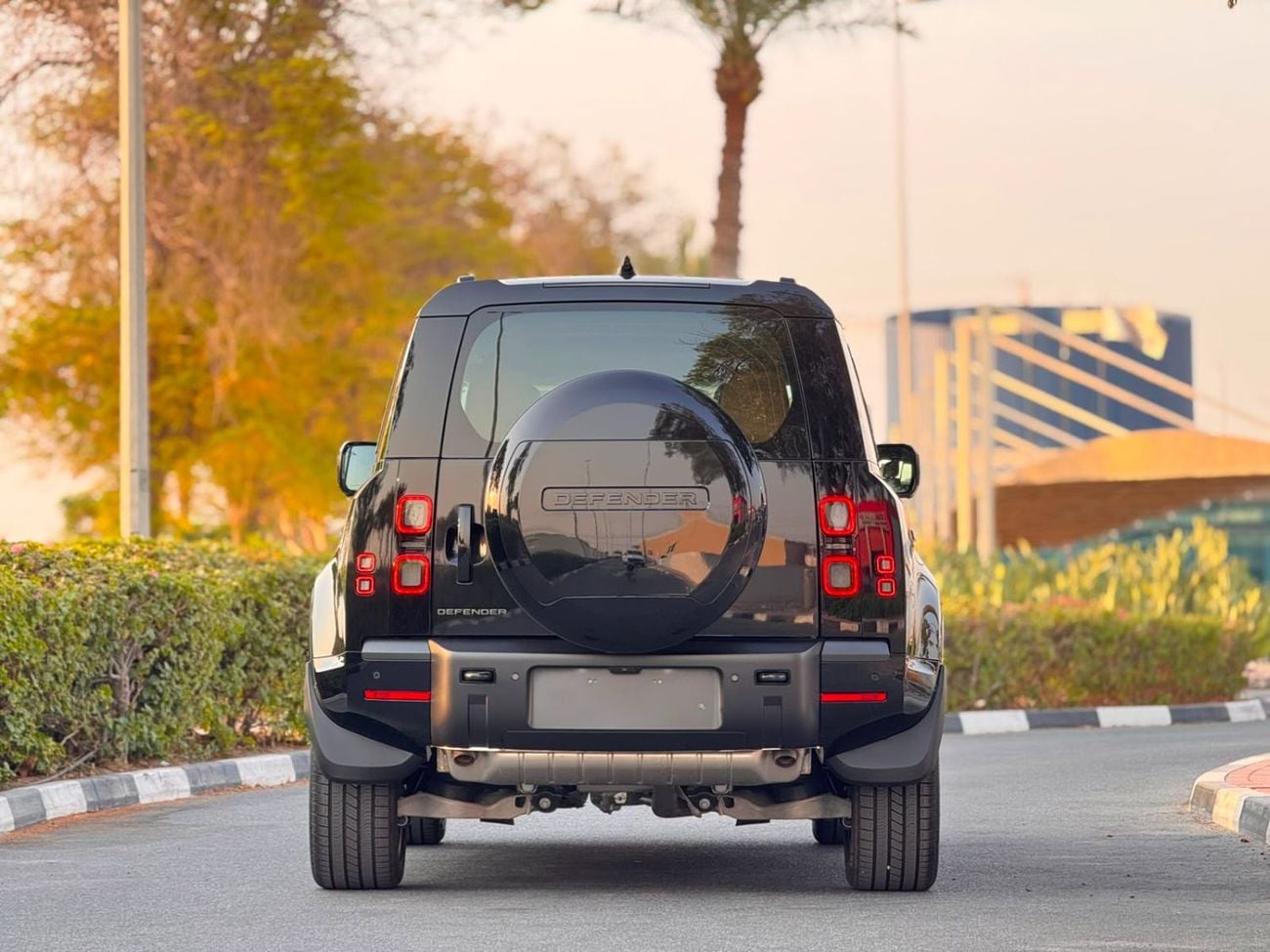 لاند روفر ديفندر 110 X-DYNAMIC HSE P400