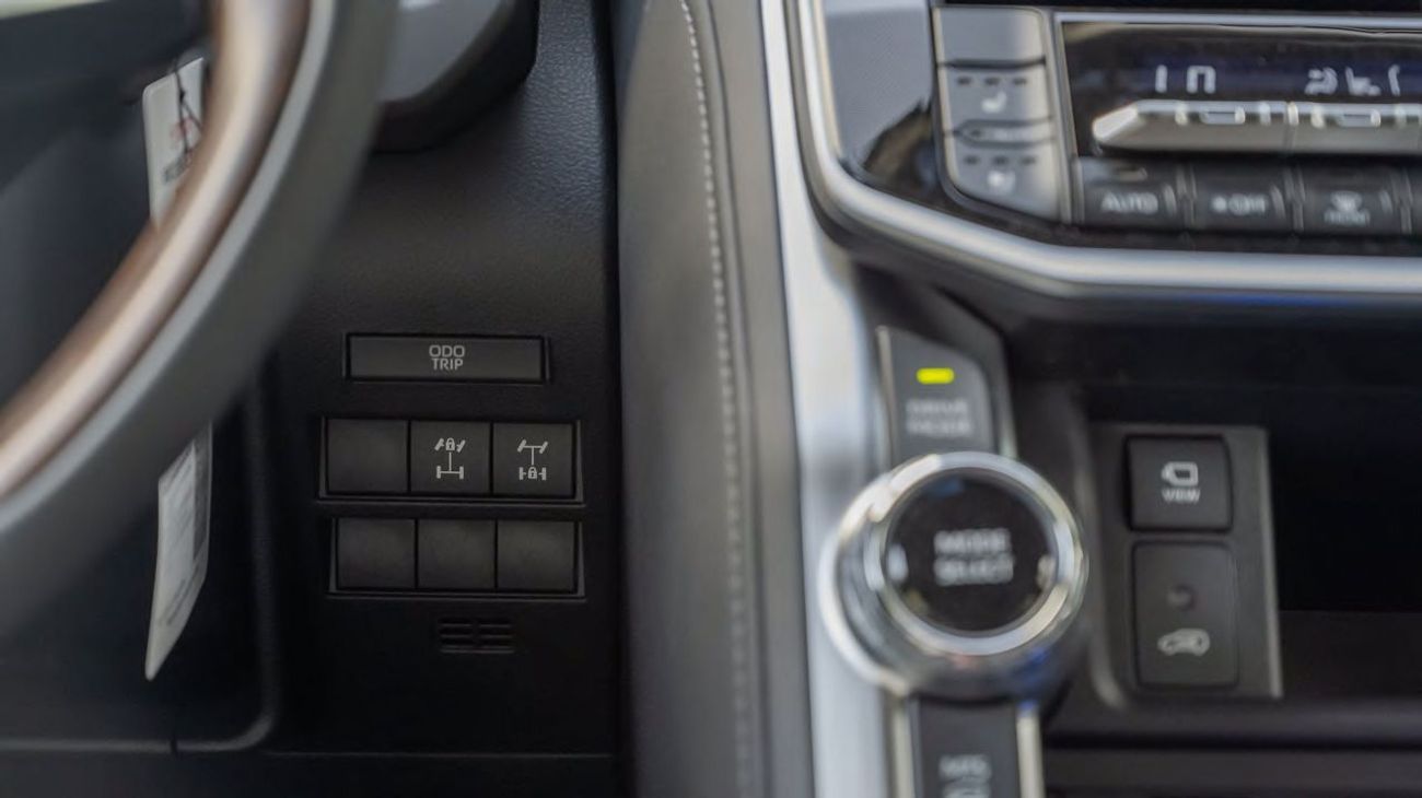Toyota Land Cruiser VX 3.5L 2026 with memory seats