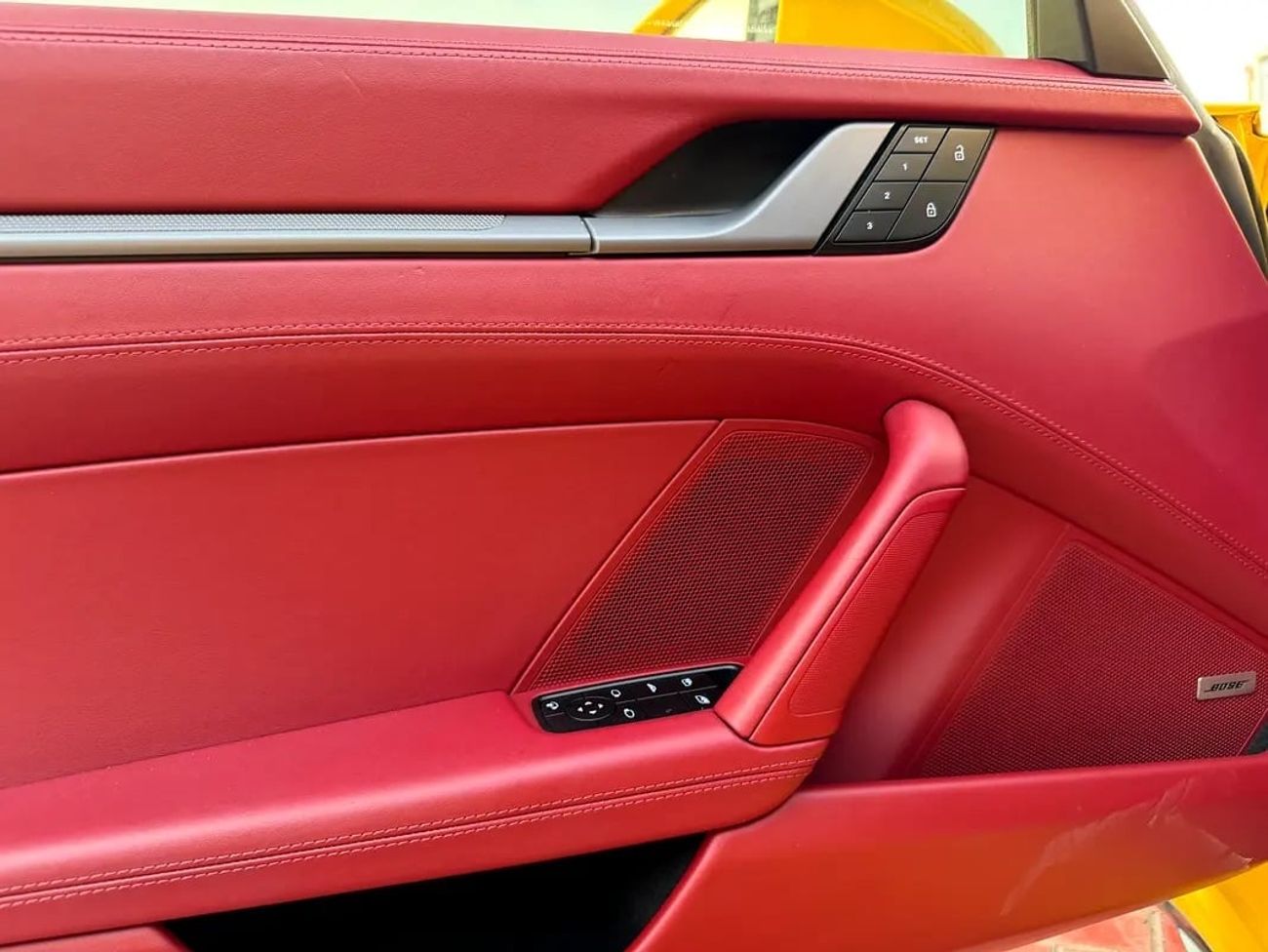 Porsche 911 CARRERA