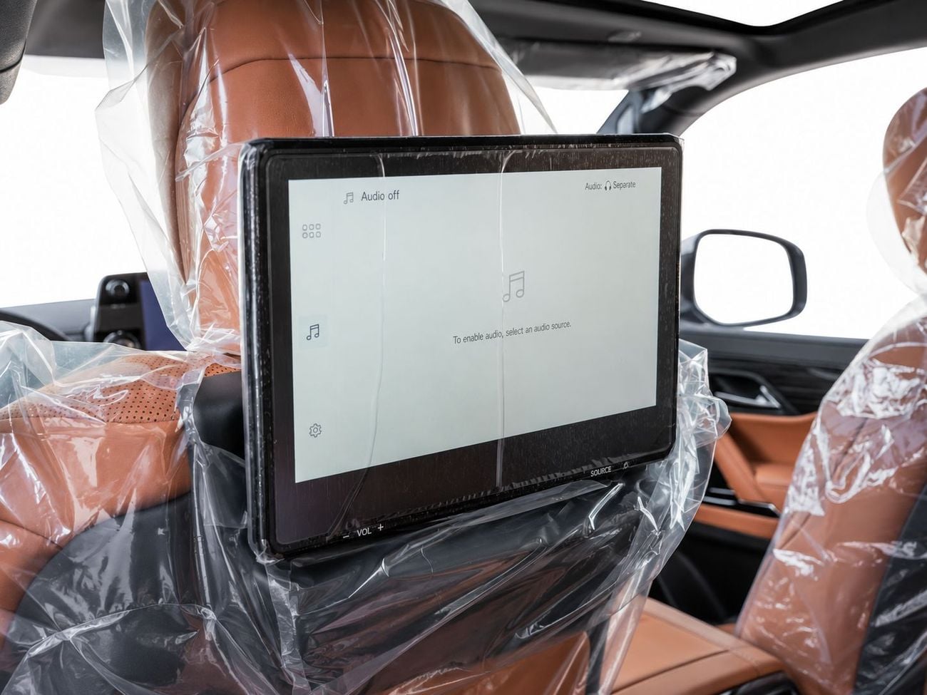 لكزس LX 700h VIP ECTAV0008 - لكزس LX700h VIP موديل 2026 - محرك هجين 3.5 لتر، ناقل حركة أوتوماتيكي - لون أبيض مع مقصور