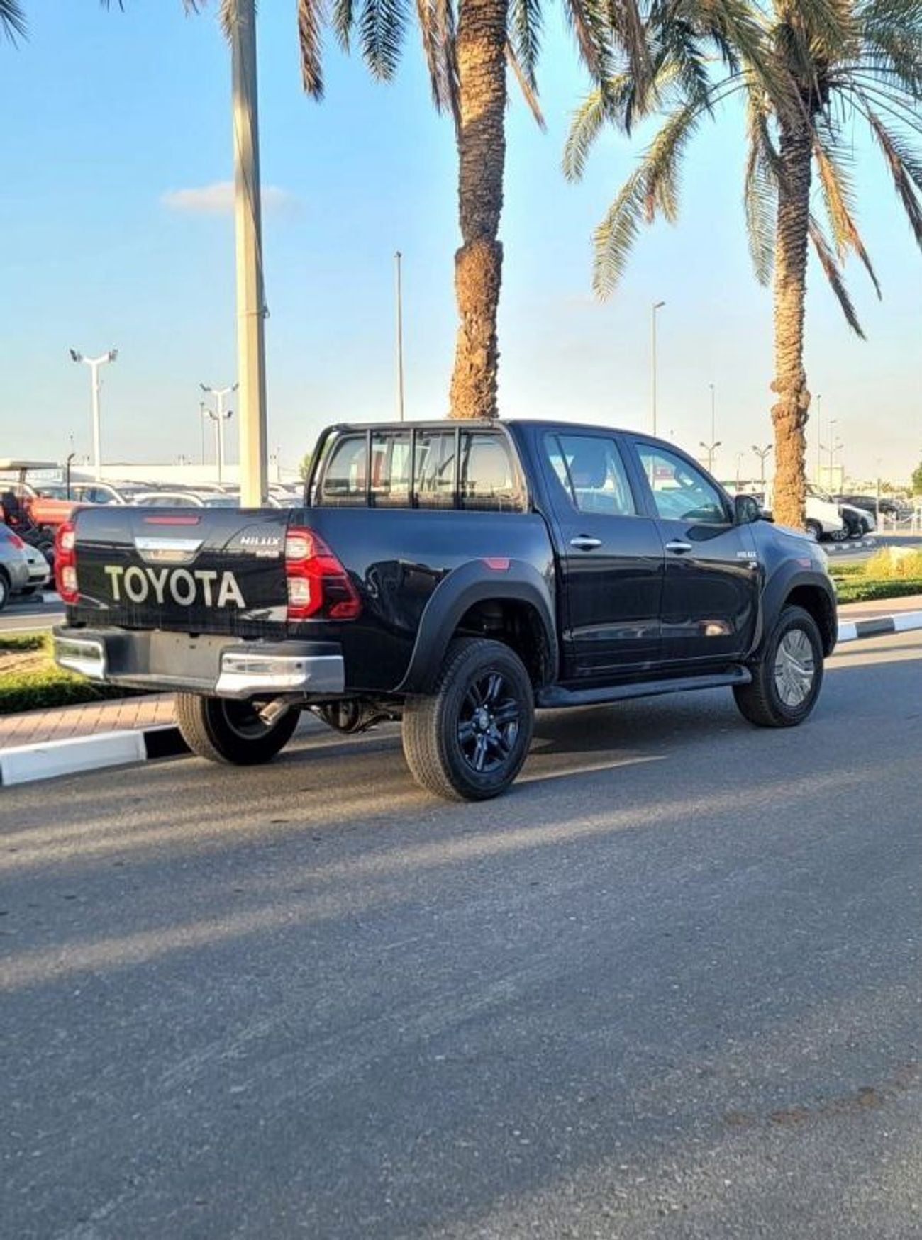 تويوتا هيلوكس SR5 4.0L V6 PETROL, DOUBLE CAB, 4WD, PUSH START, AUTOMATIC, MONITOR, MODEL 2024