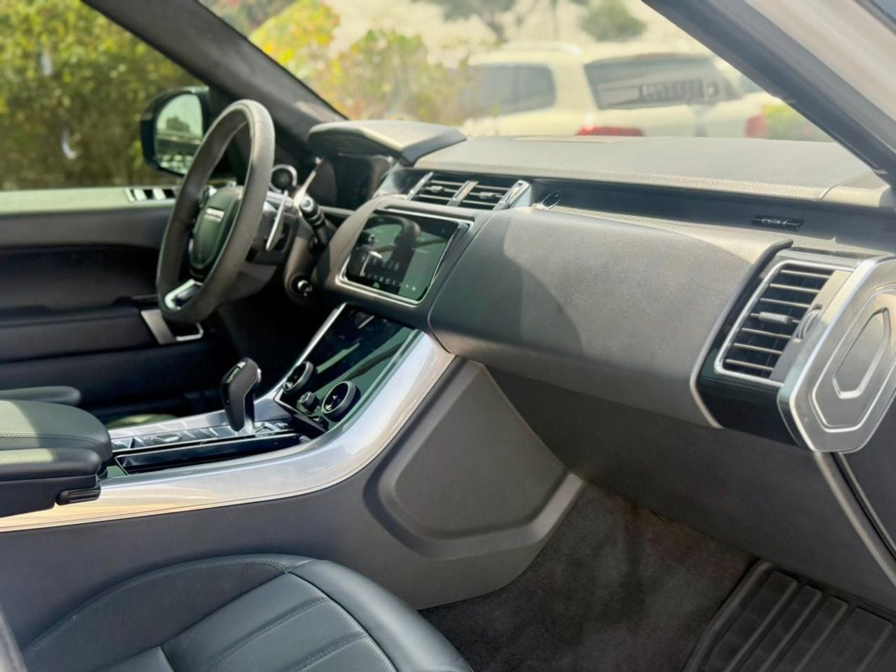 لاند روفر رينج روفر سبورت HST P400 3.0L l RANGE ROVER SPORT l GCC SPECS l FULL-SERVICE HISTORY l UNDER WARRANTY l