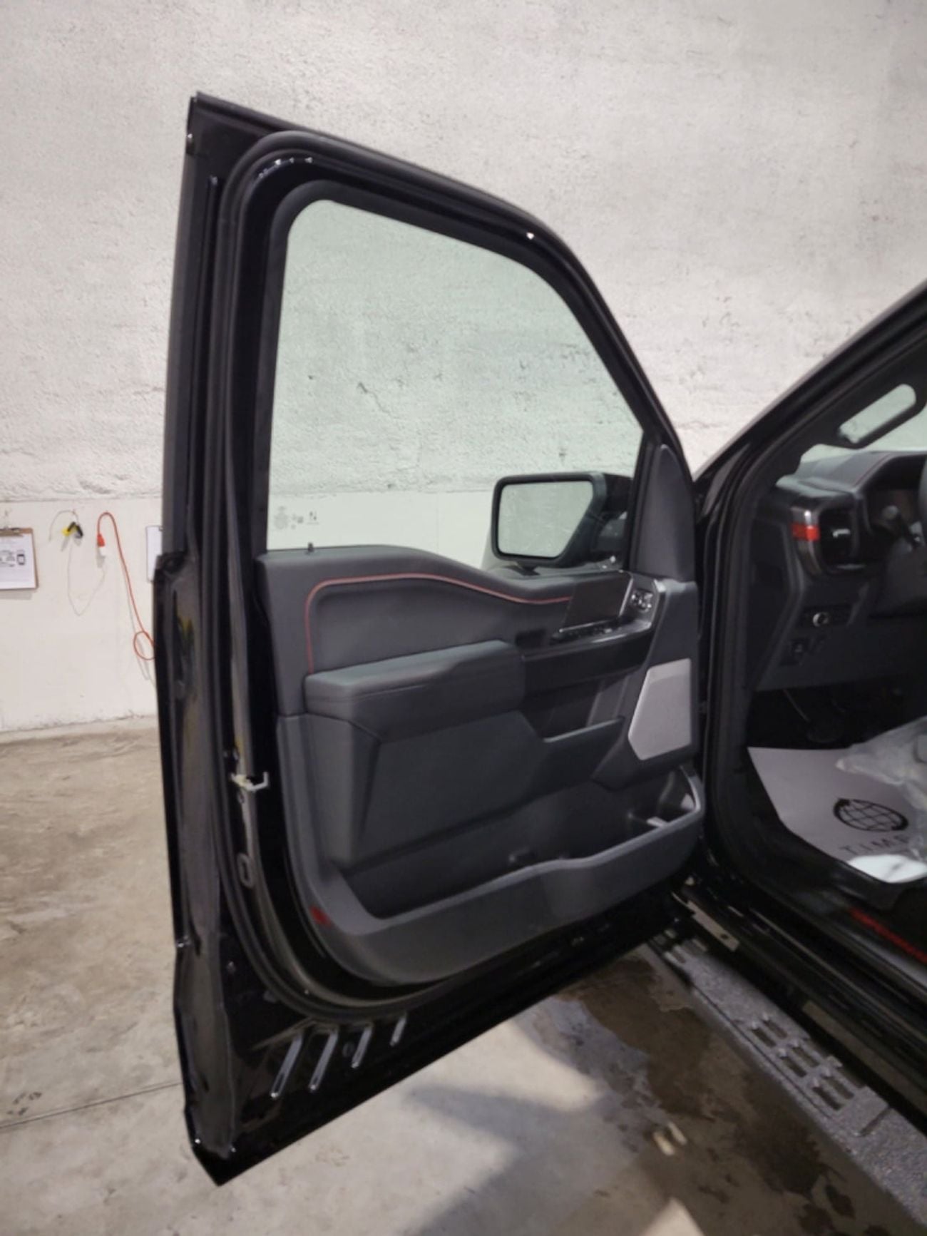 فورد F 150 PLATINUM سيارة جديدة سوبر كرو بمحرك V6 سعة 3.5 لتر