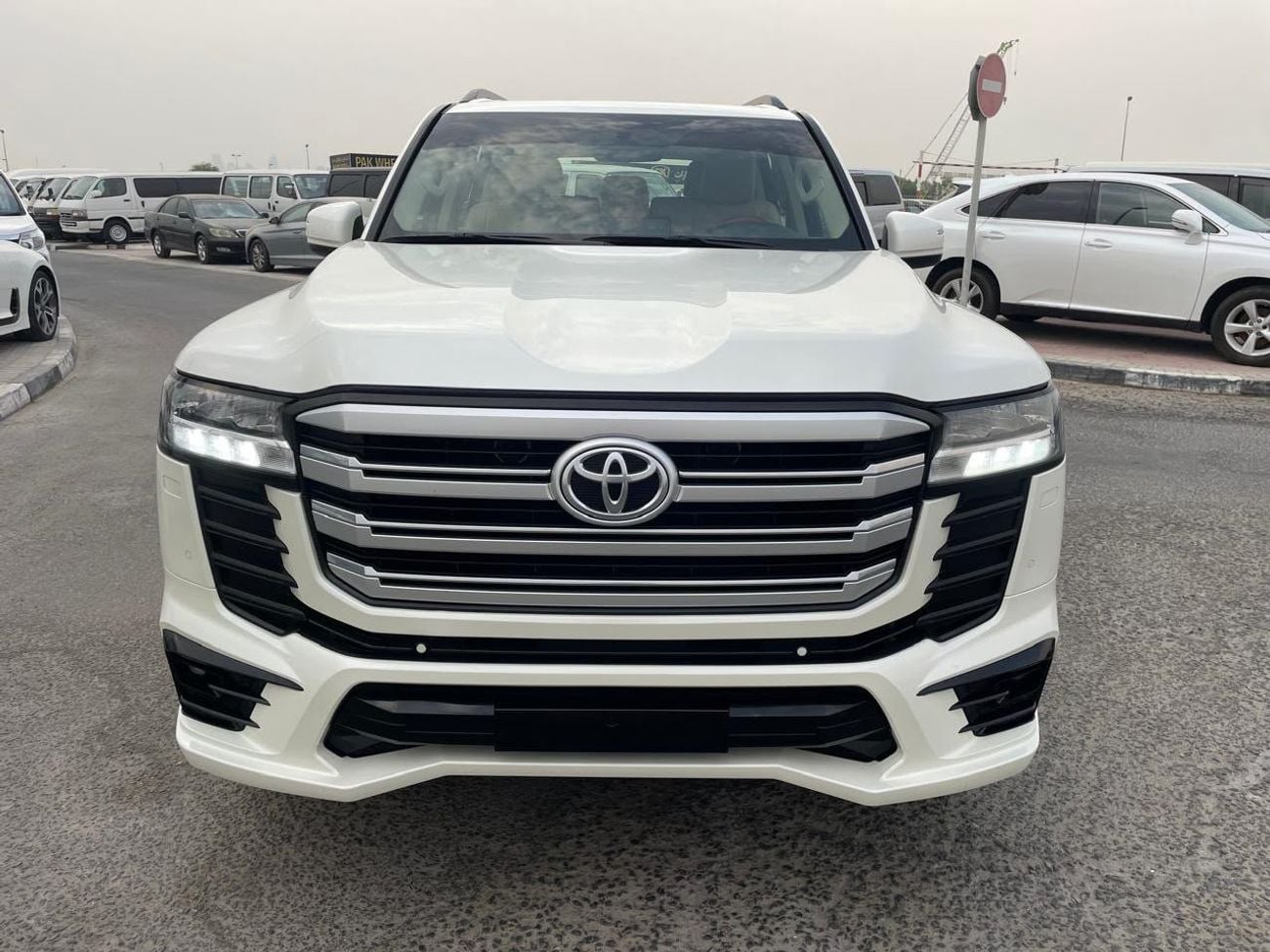 Toyota Land Cruiser GXR Model 2025 4.0L GCC specification Petrol Pull Option