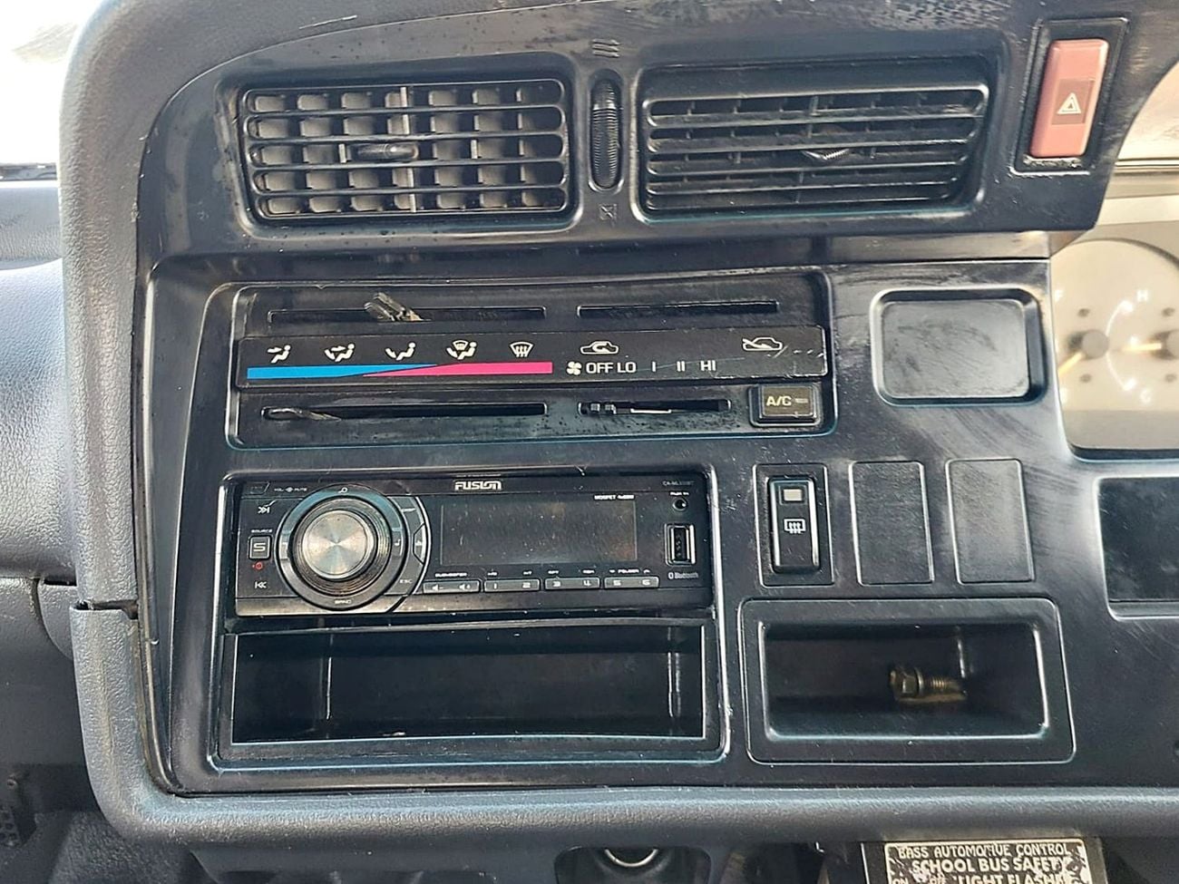 Toyota Hiace STANDARD 1998 - TOYOTA - HIACE - COMMUTER - VAN - PETROL - MANUAL - 2RZ - (PM03448)