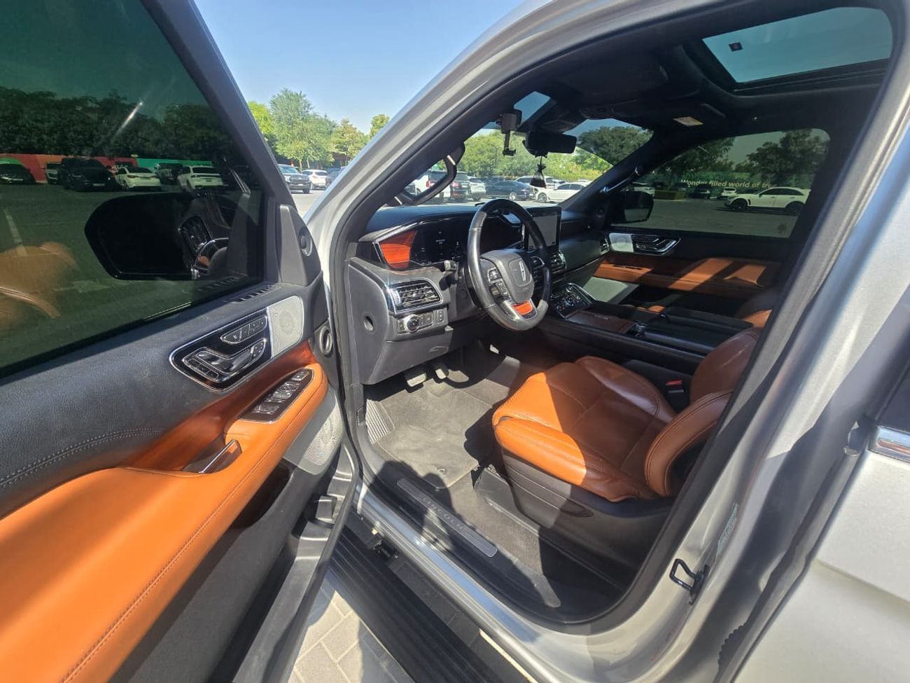 Lincoln Navigator RESERVE 3.5L LINCOLN NAVIGATOR 2018 GCC // FSH // ORGINAL PAINT // ACCIDENT FREE // PERFECT CONDITIO