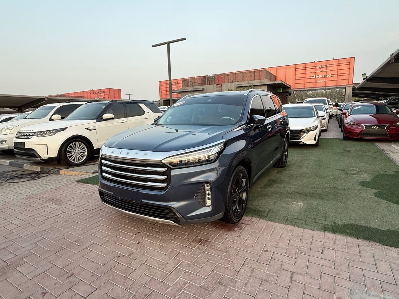 إكسيد VX FLAGSHIP 7 Seats / 7-Seater (7 مقاعد) Panoramic Sunroof (فتحة سقف بانوراما) Leather Seats (مقاعد جلد) 360-