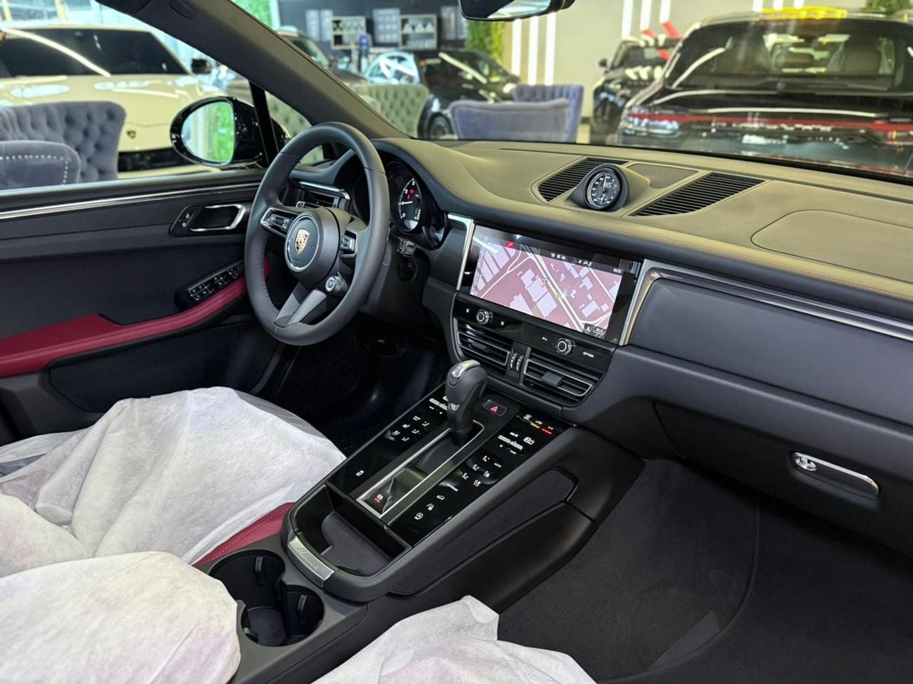 Porsche Macan STANDARD 2026 Porsche Macan| GCC | Dealer Warranty | 21-inch RS Spyder Rims