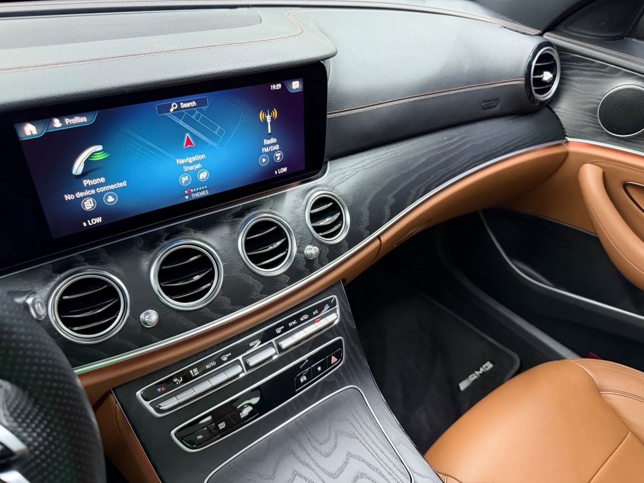 مرسيدس بنز E300 AMG مجلس التعاون الخليجي .. سجل صيانة كامل .. حالة ممتازة .. AMG ..