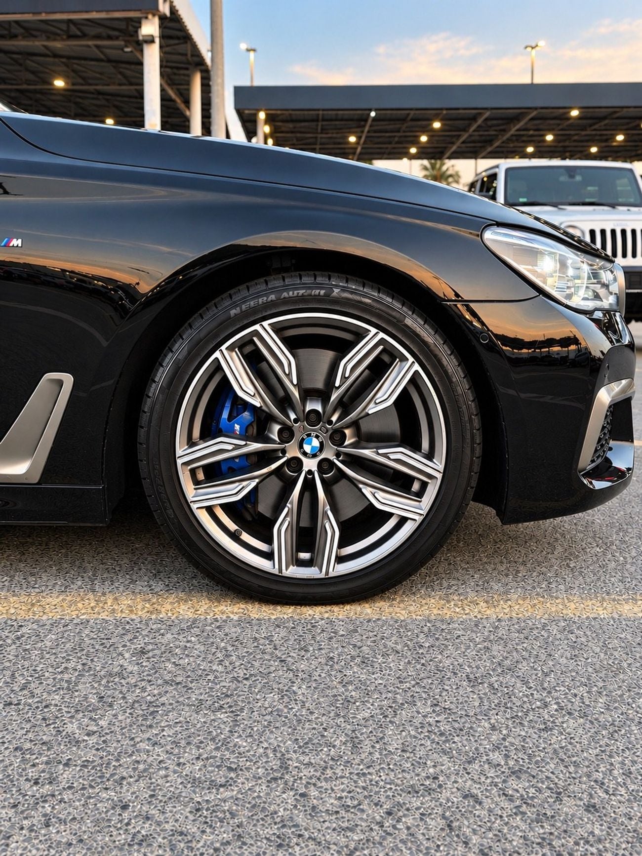 BMW M760Li XDRIVE BMW 760Li M Package | 2019