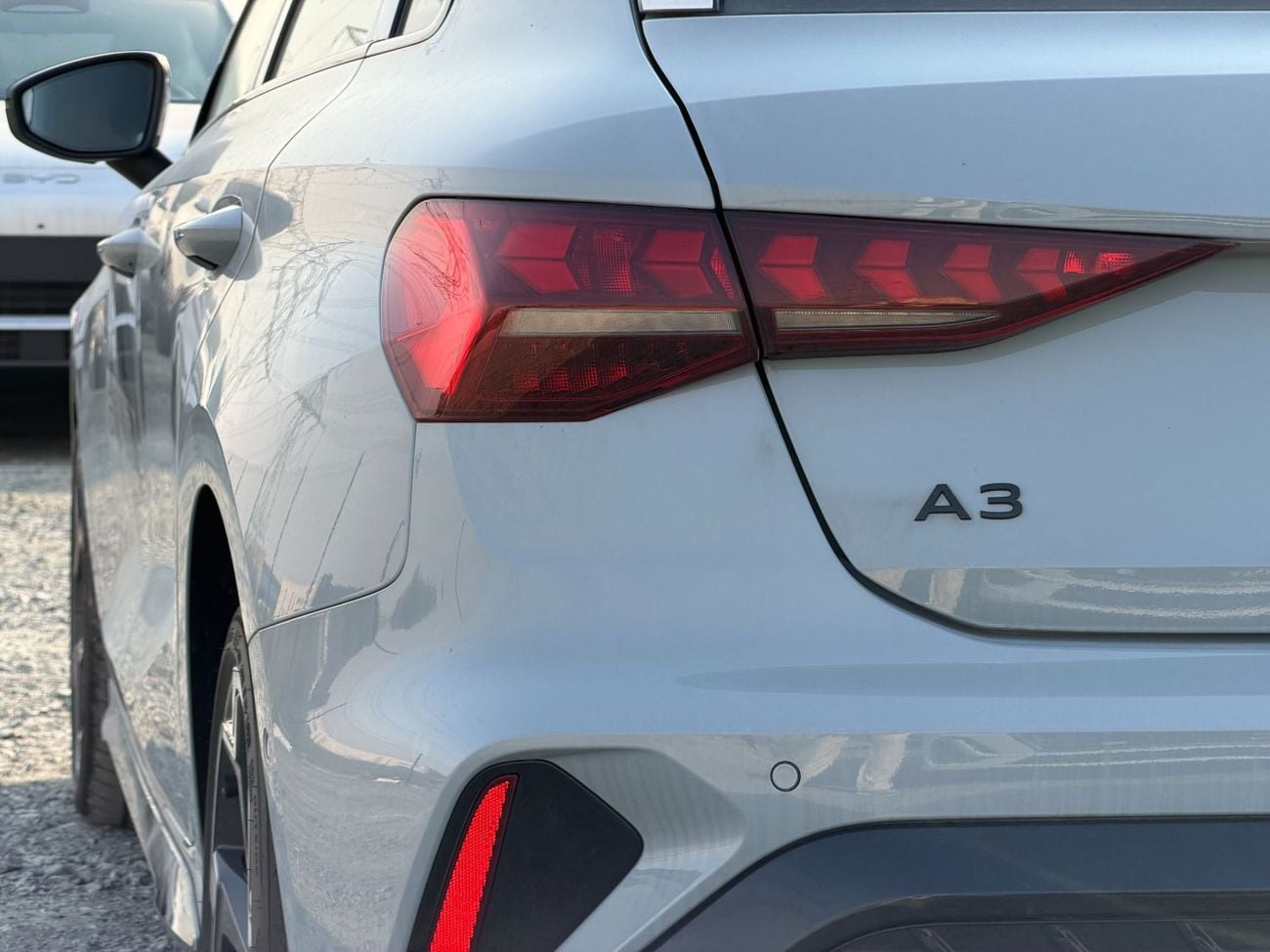 أودي A3 35 تي إف إس آي إس-لاين حقيبة فاخرة ومميزة