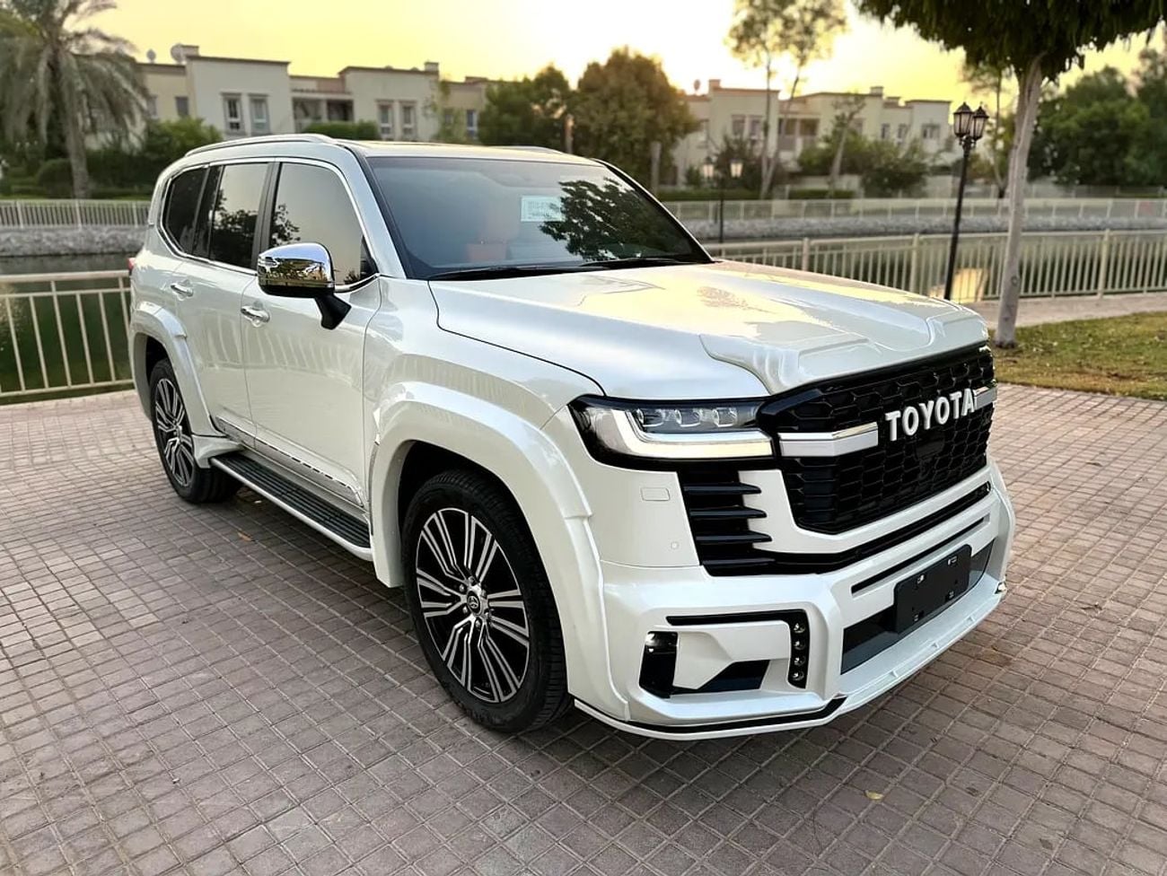 تويوتا لاند كروزر VIP Edition, Wald Body Kit, Gcc, Brand