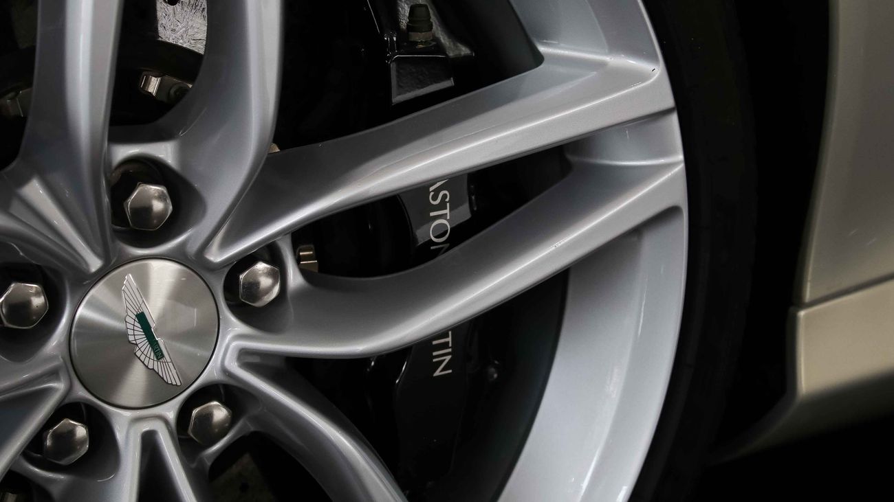 Aston Martin DB9 6.0 V12